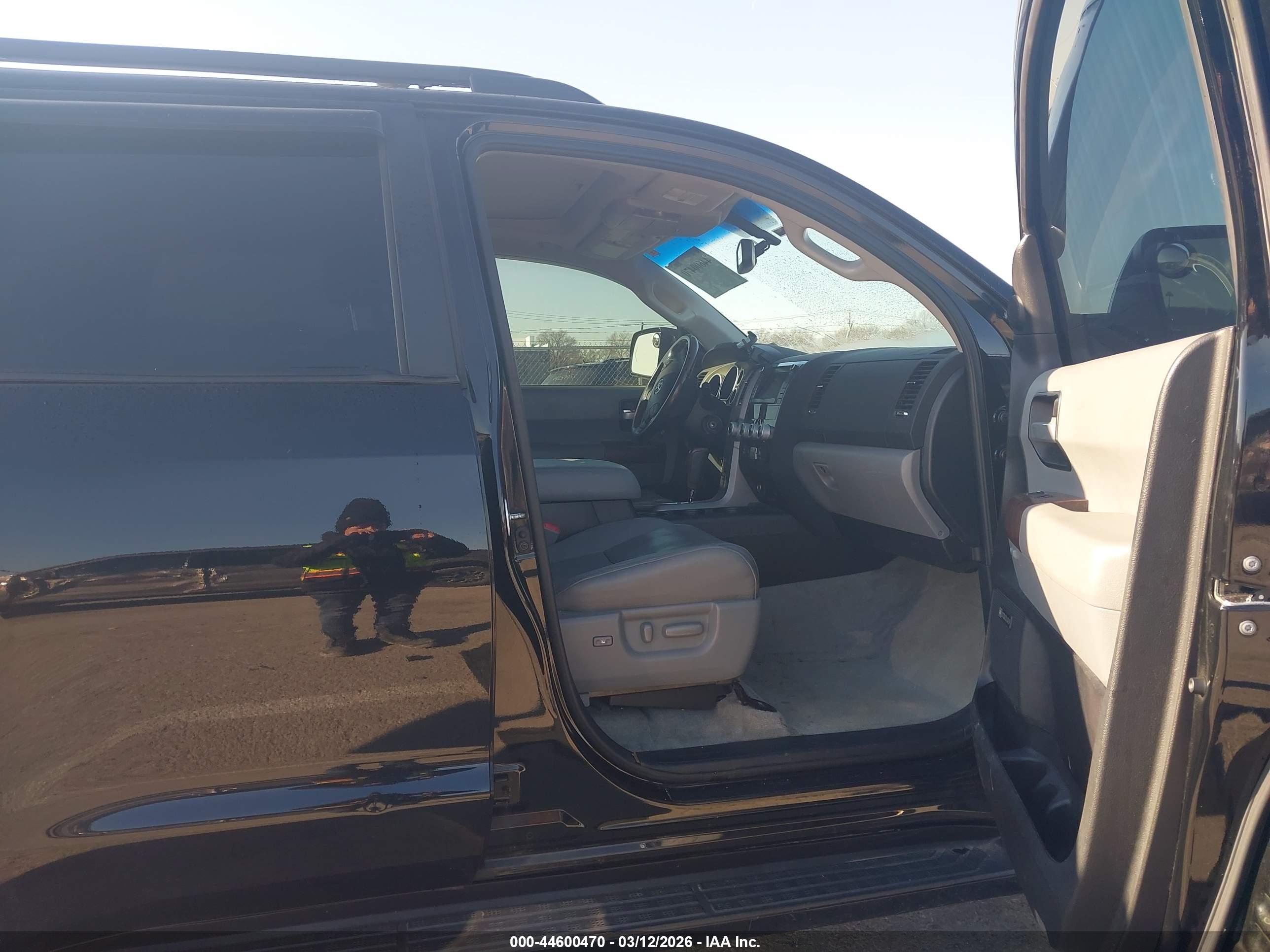 TOYOTA SEQUOIA image 5