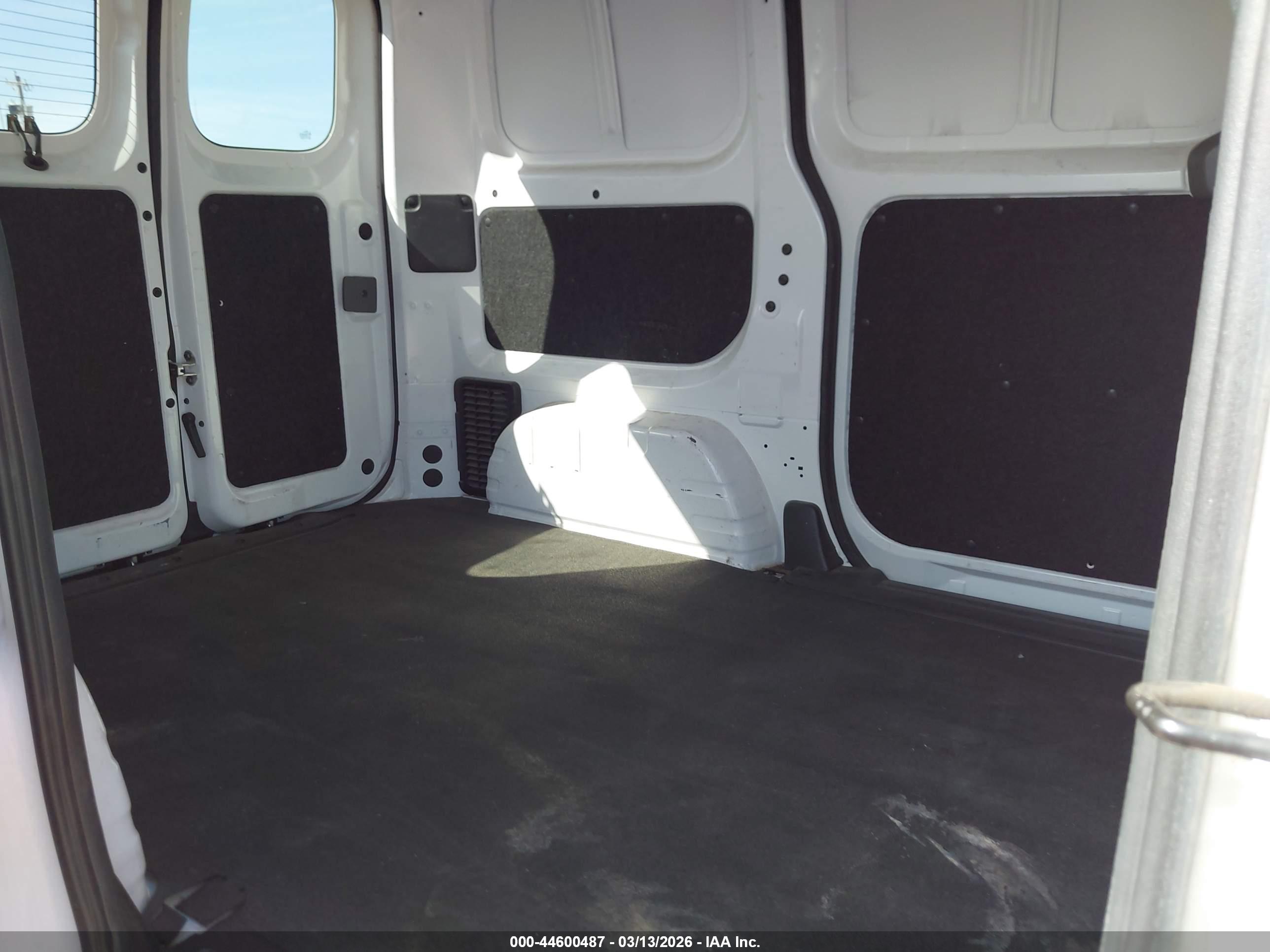 NISSAN NV200 image 8