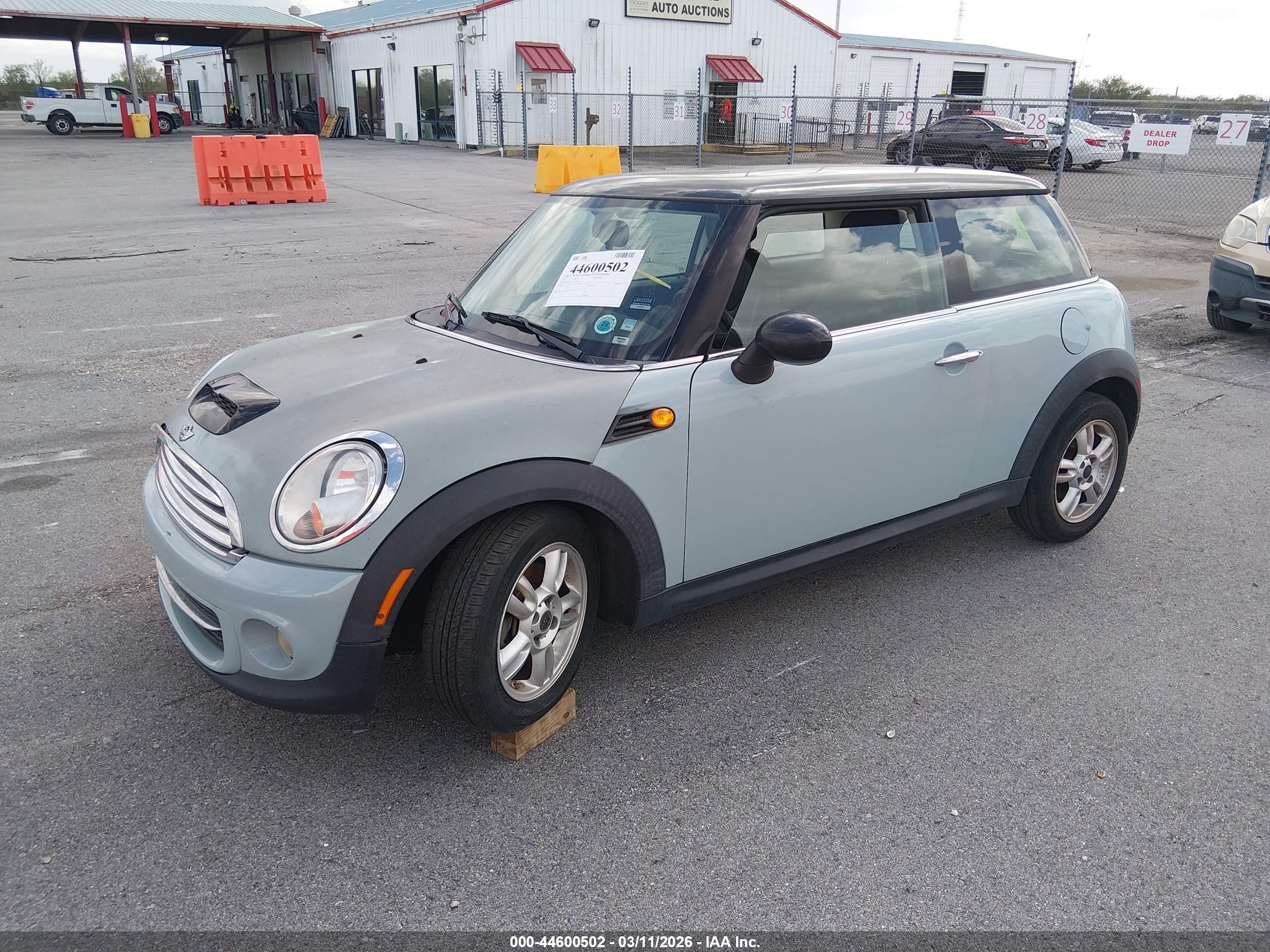 MINI COOPER image 2