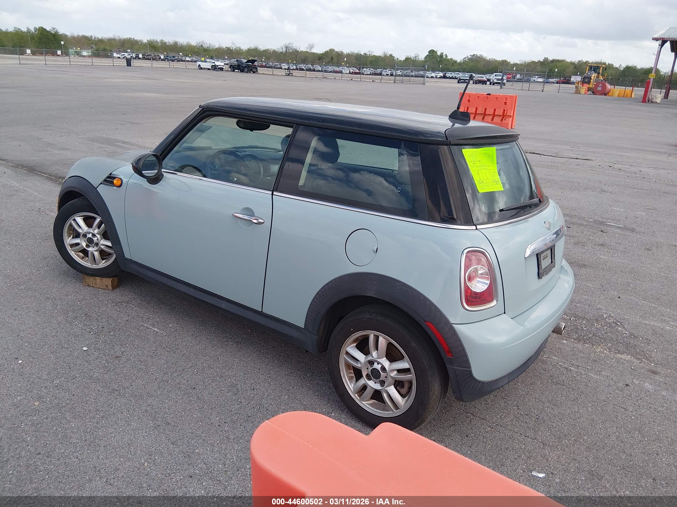 MINI COOPER image 3