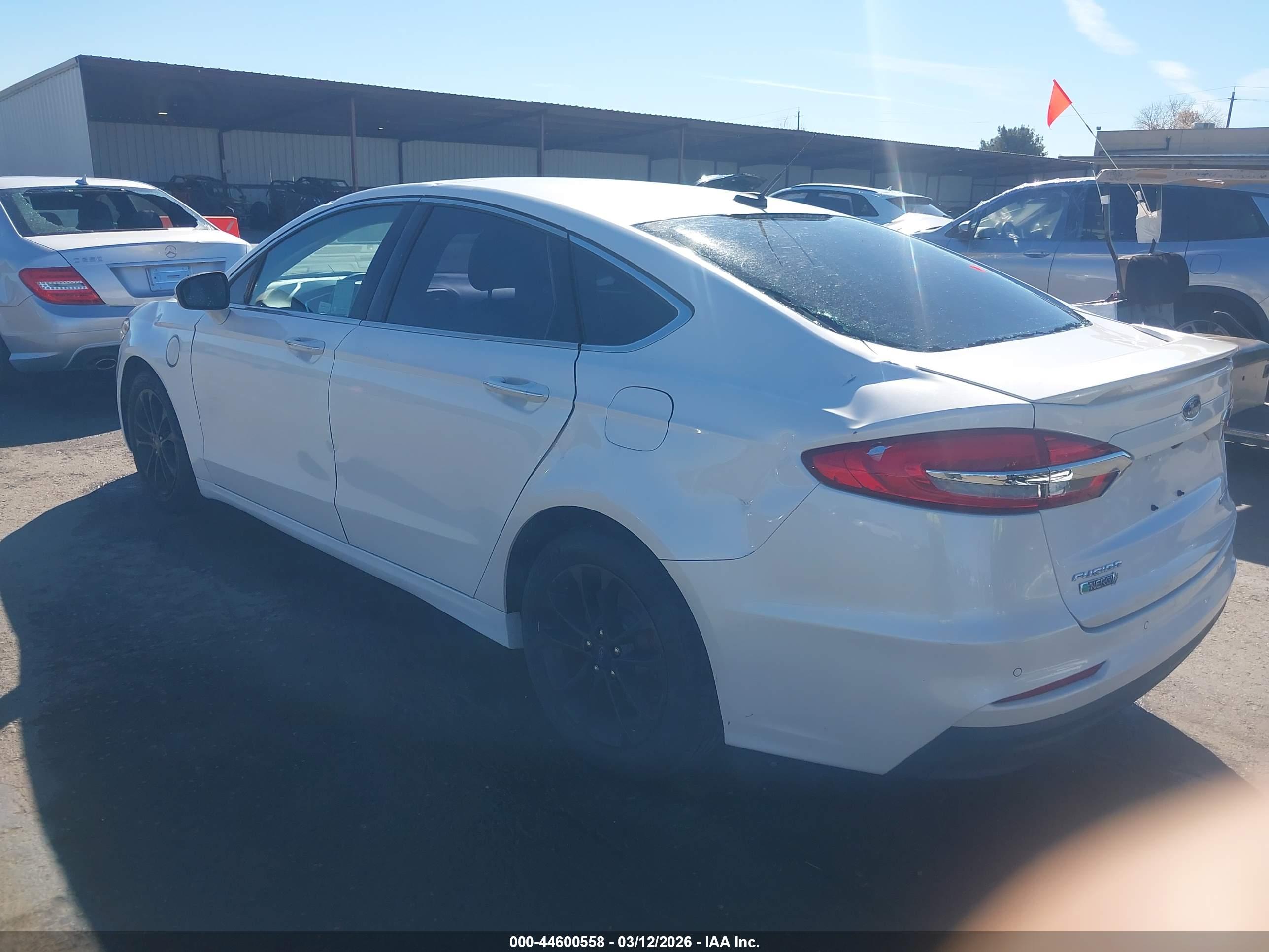 FORD FUSION image 3