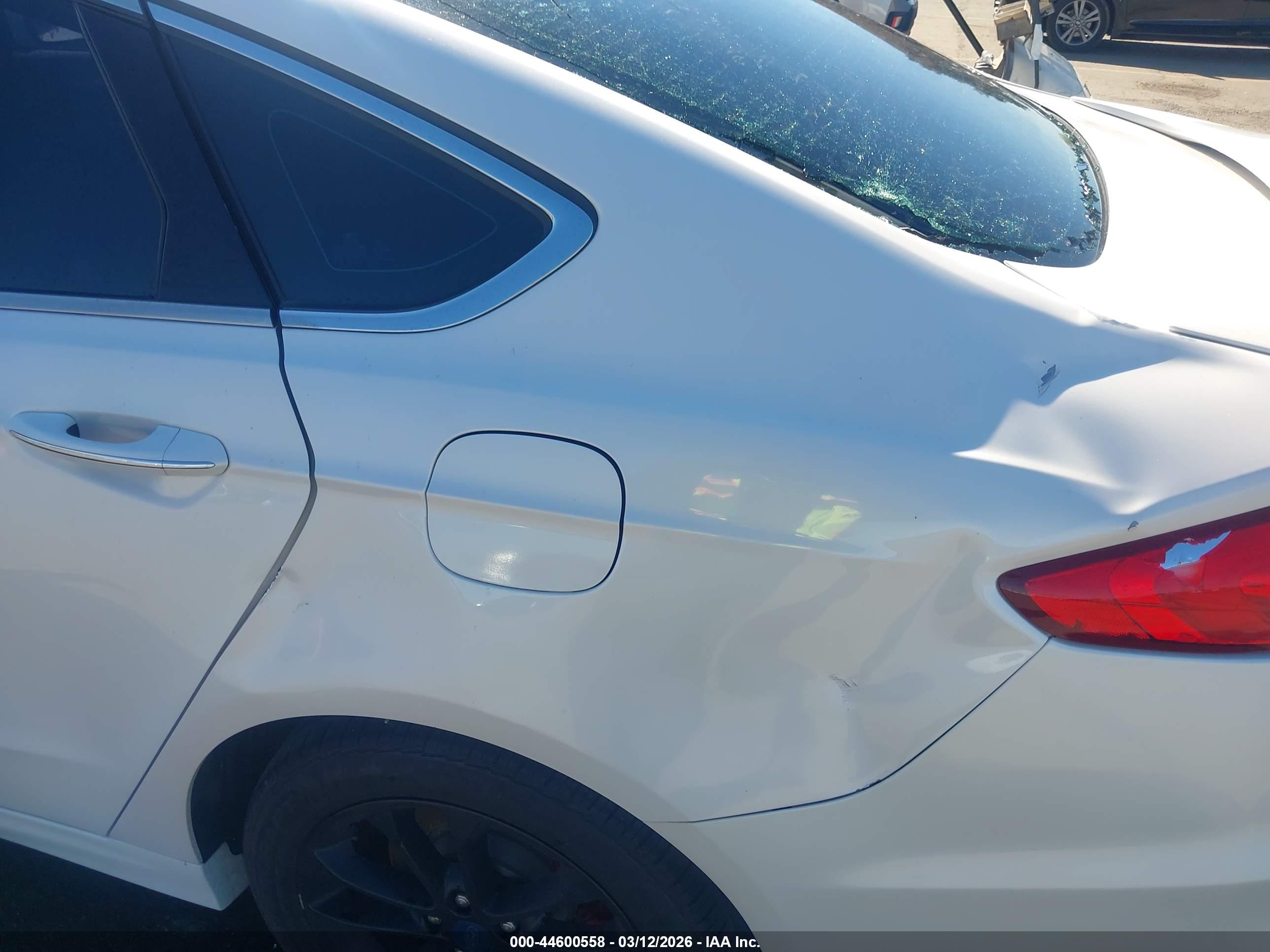 FORD FUSION image 6