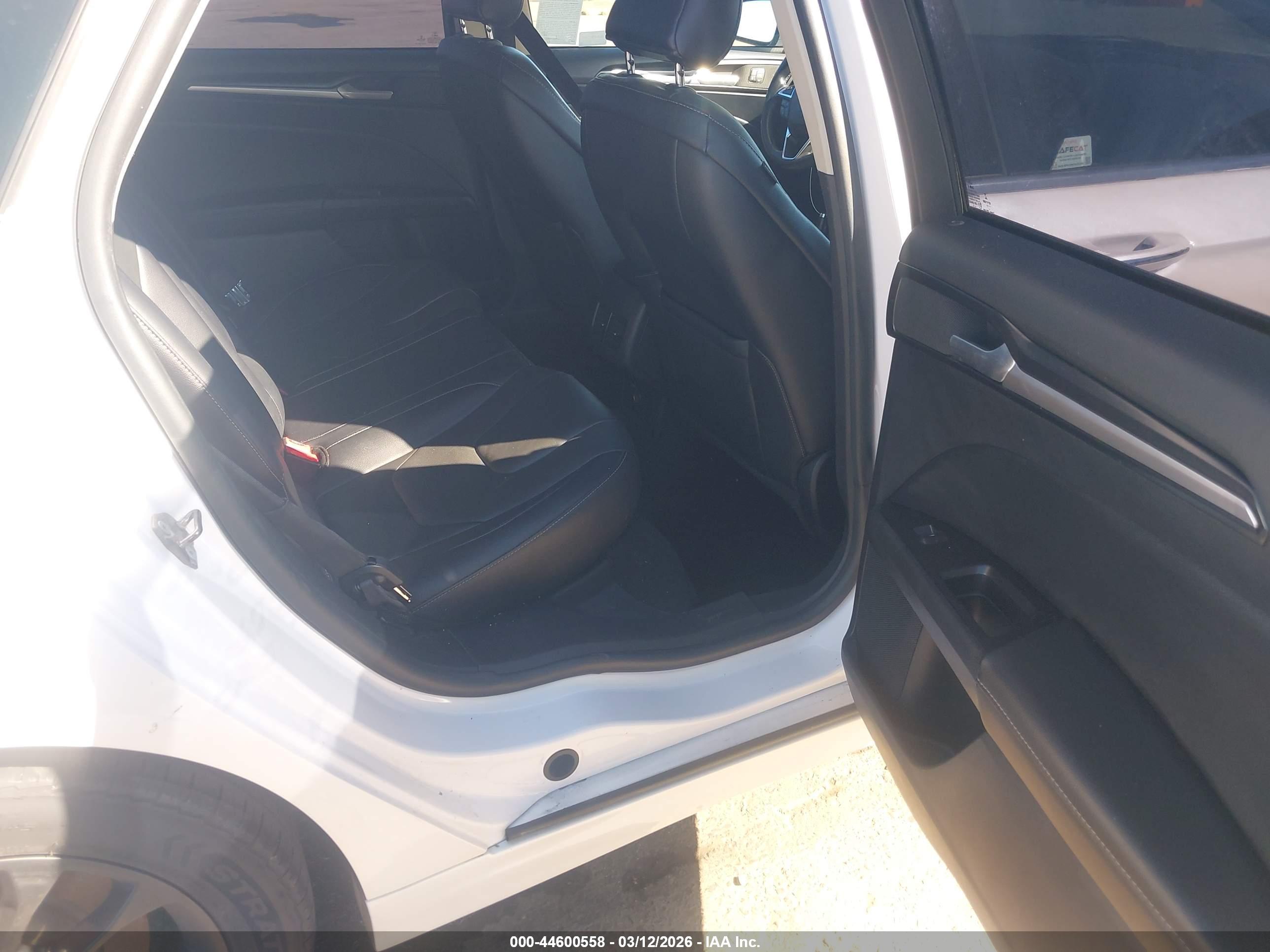 FORD FUSION image 8