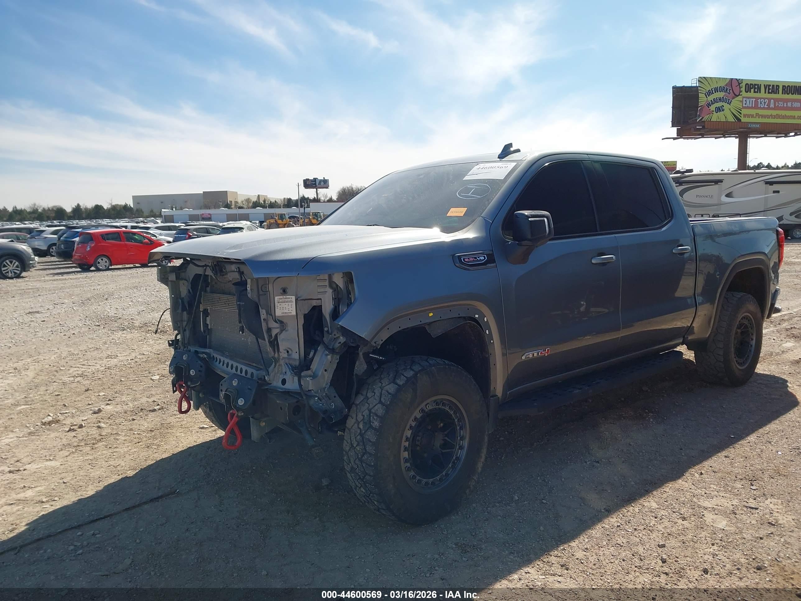GMC SIERRA image 2