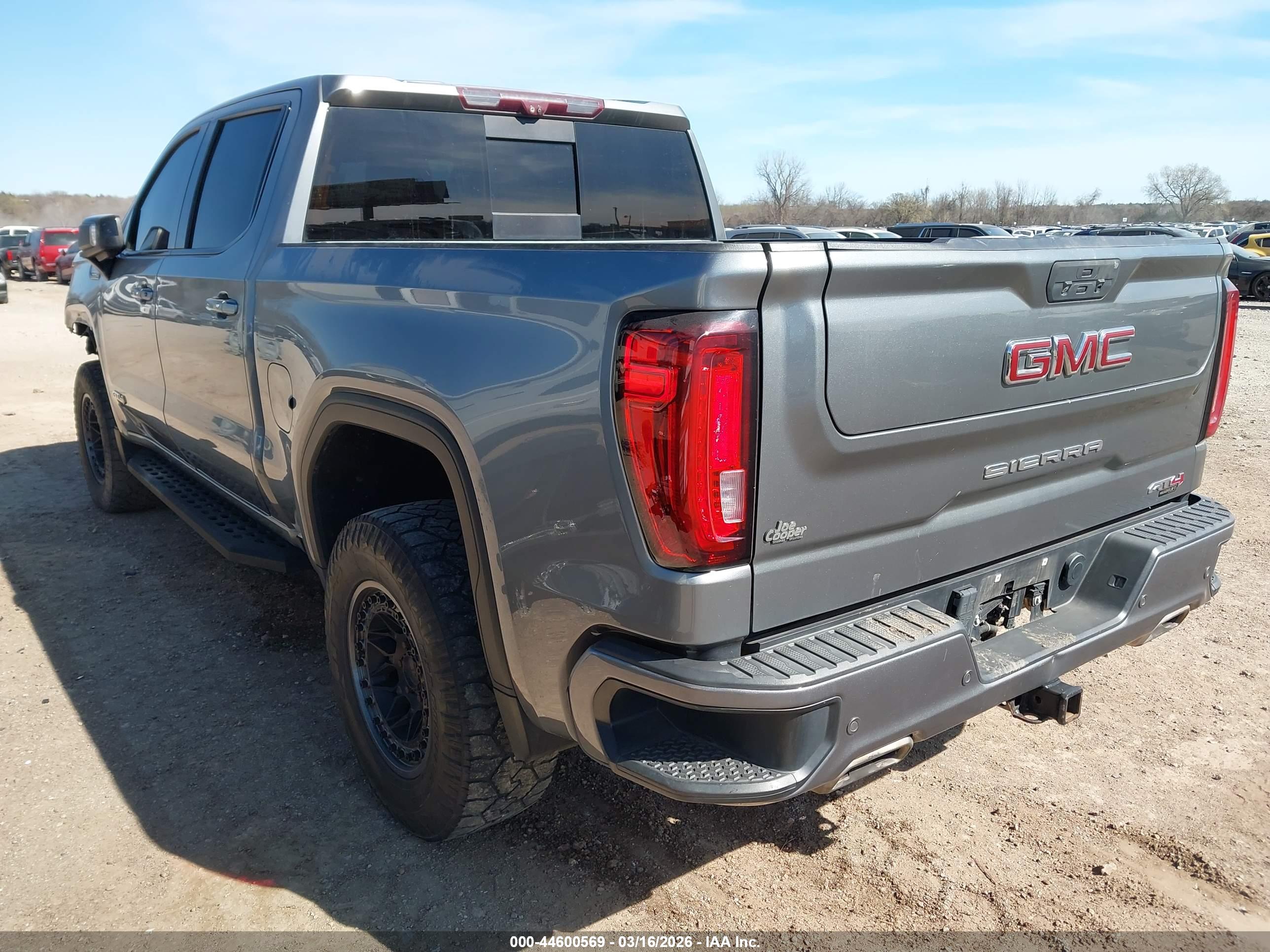 GMC SIERRA image 3