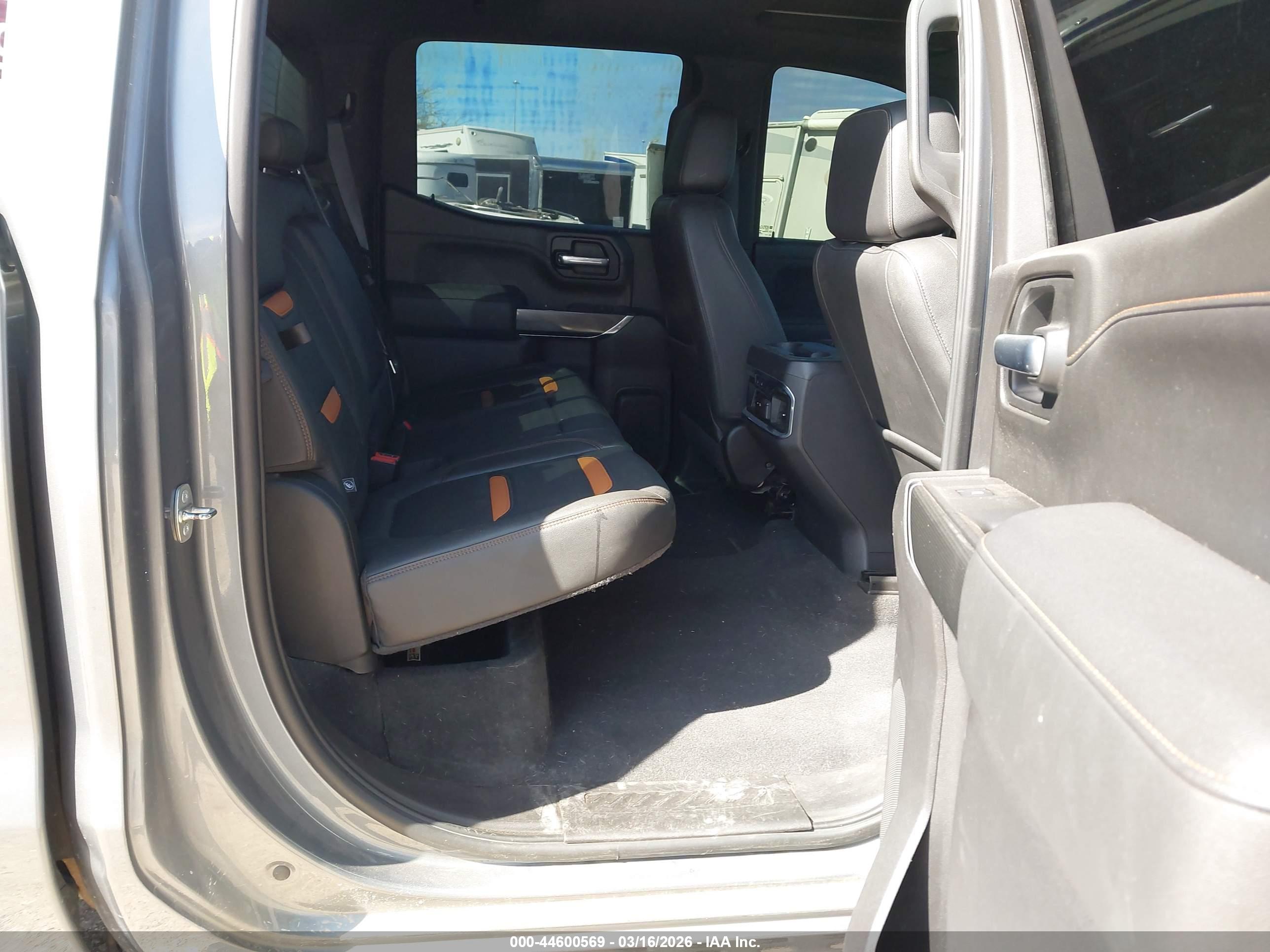 GMC SIERRA image 8