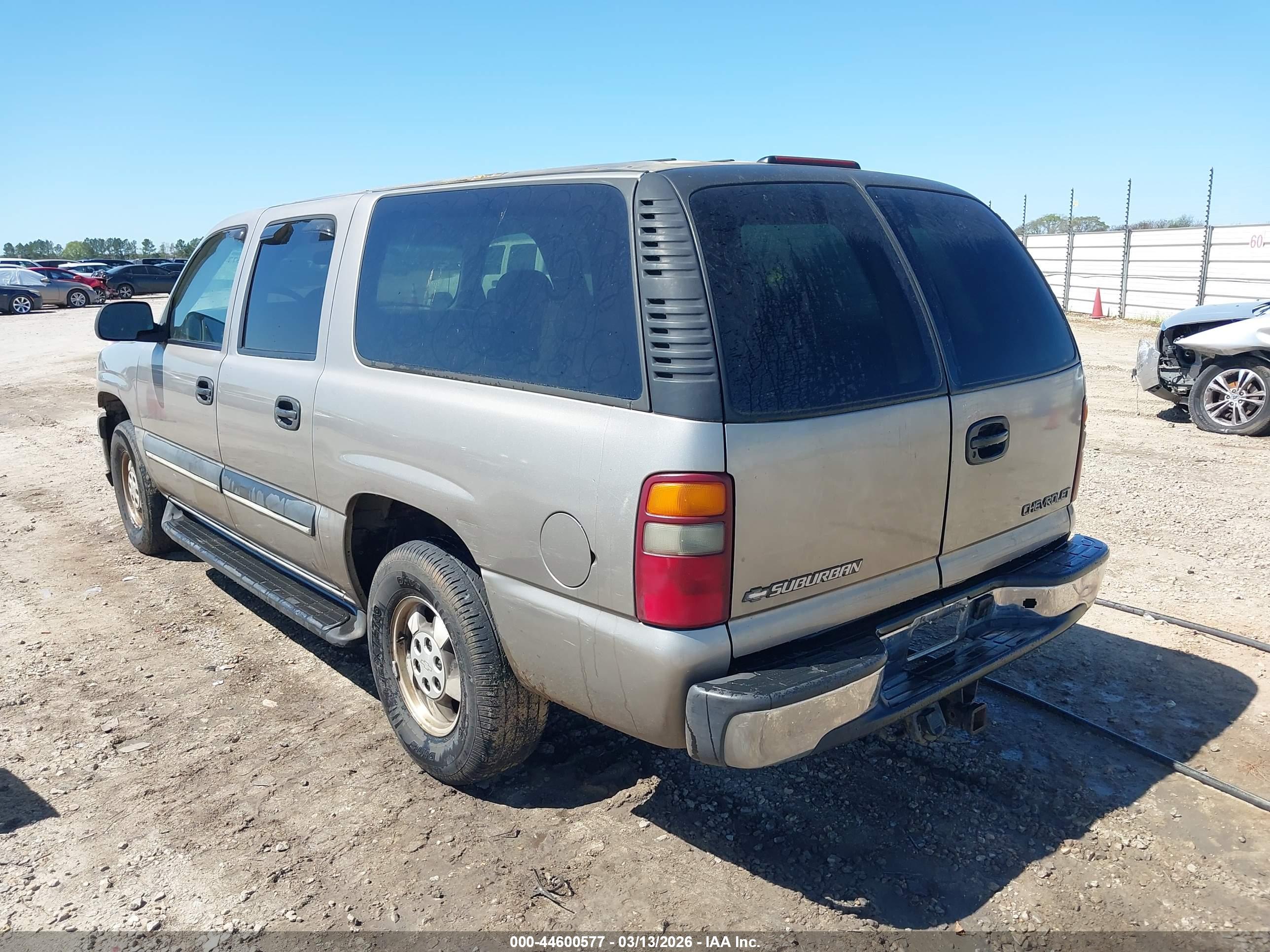 CHEVROLET SUBURBAN image 3