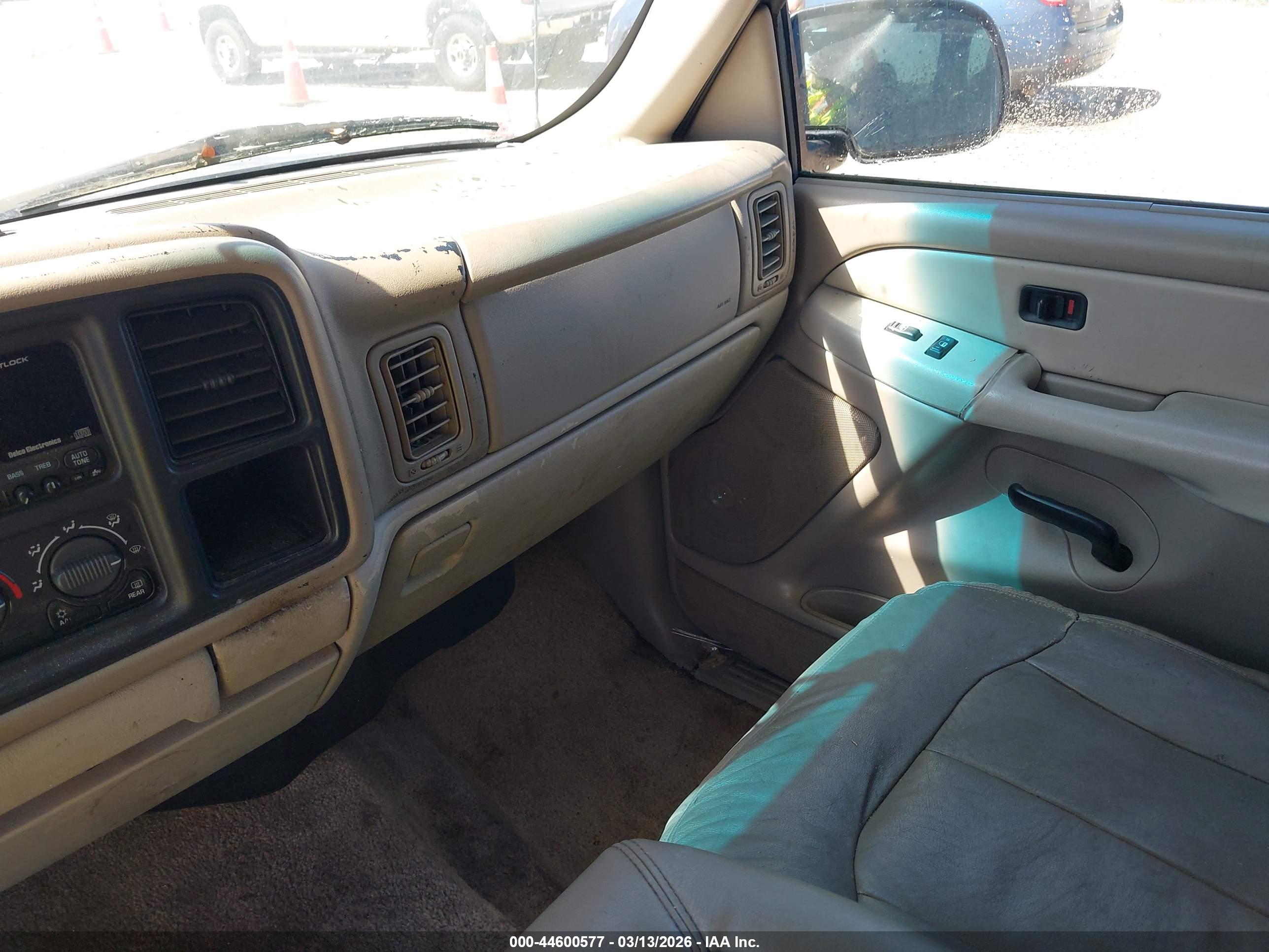 CHEVROLET SUBURBAN image 5