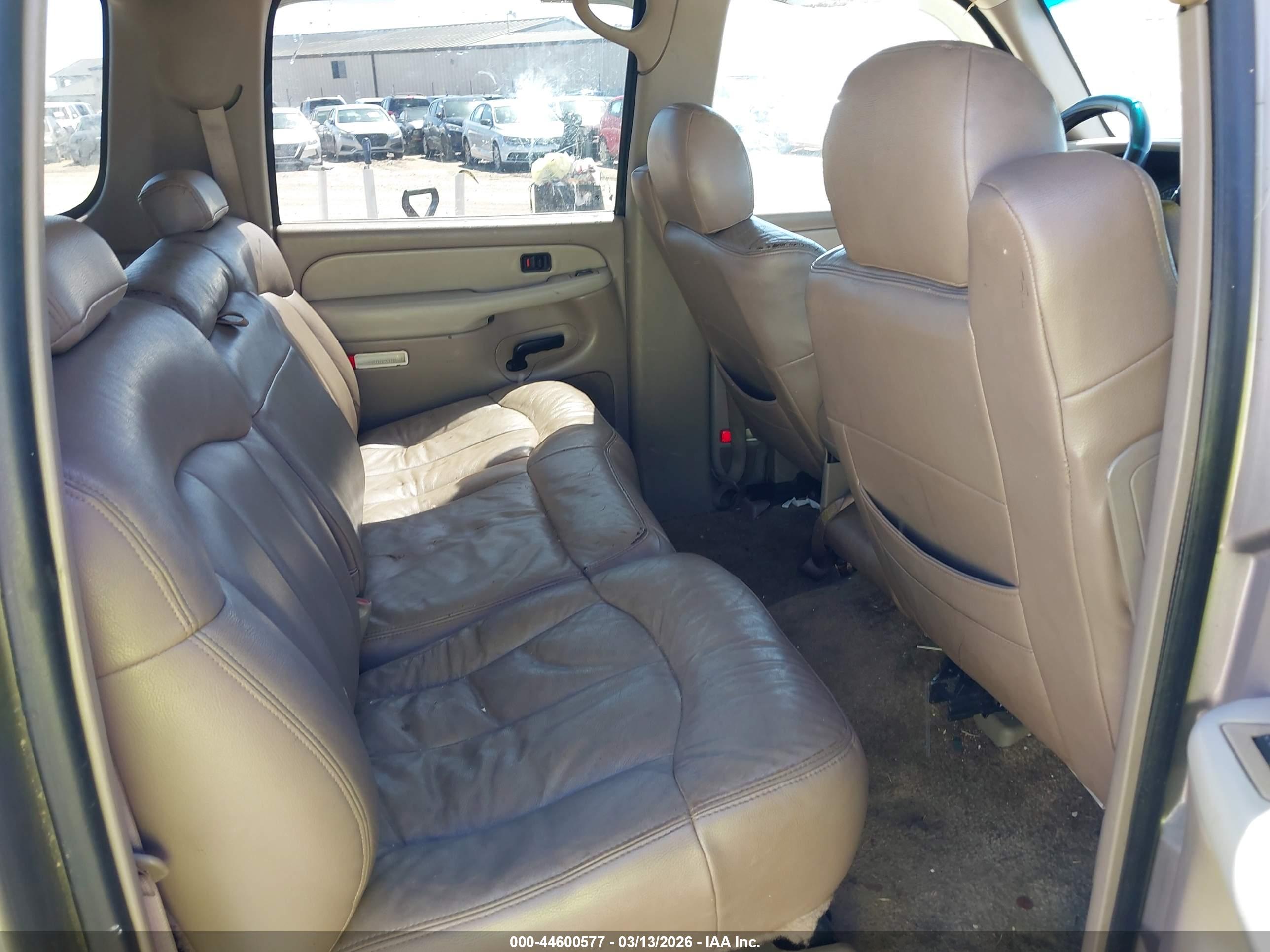 CHEVROLET SUBURBAN image 8