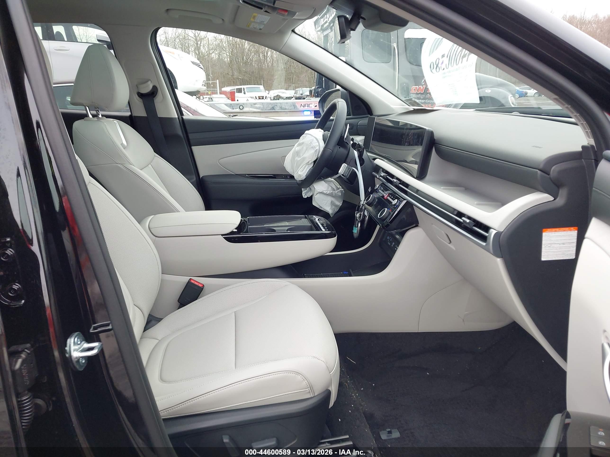 HYUNDAI TUCSON image 5
