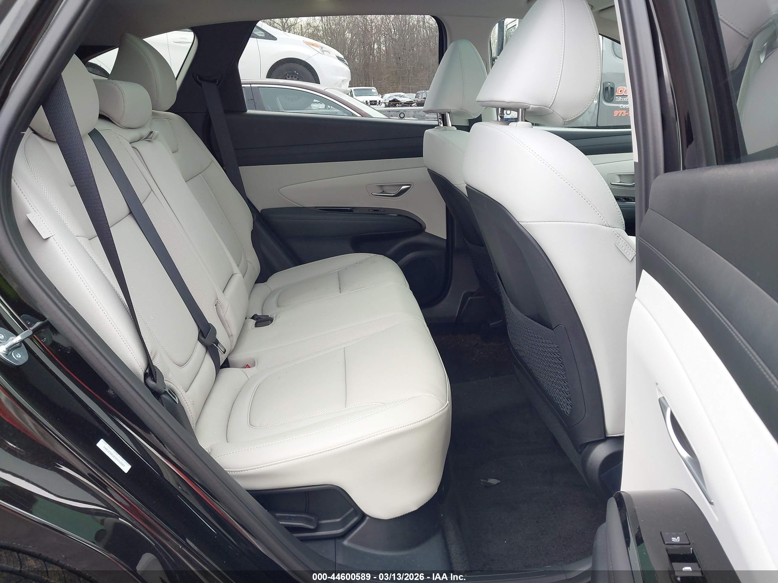HYUNDAI TUCSON image 8