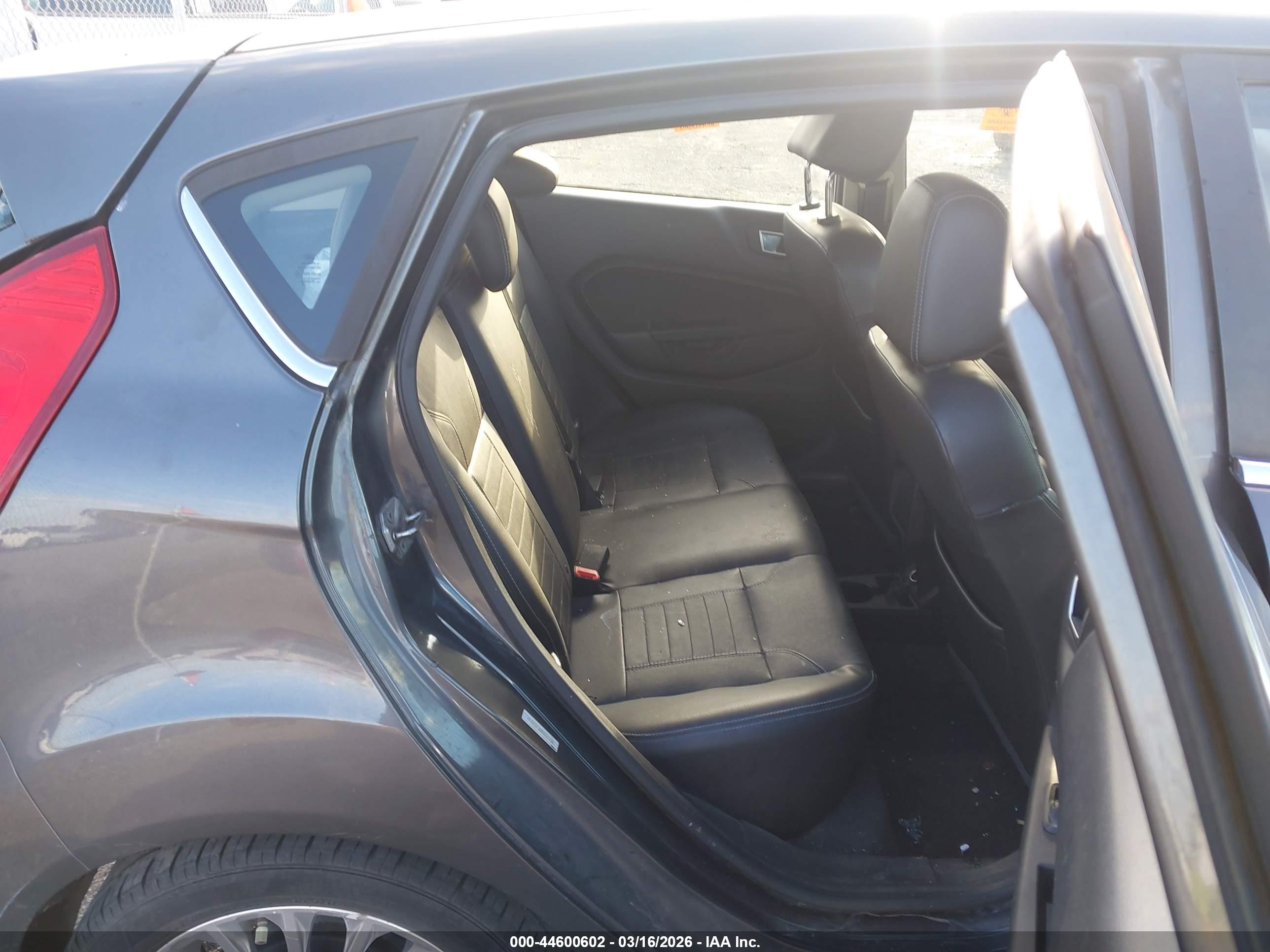 FORD FIESTA image 8