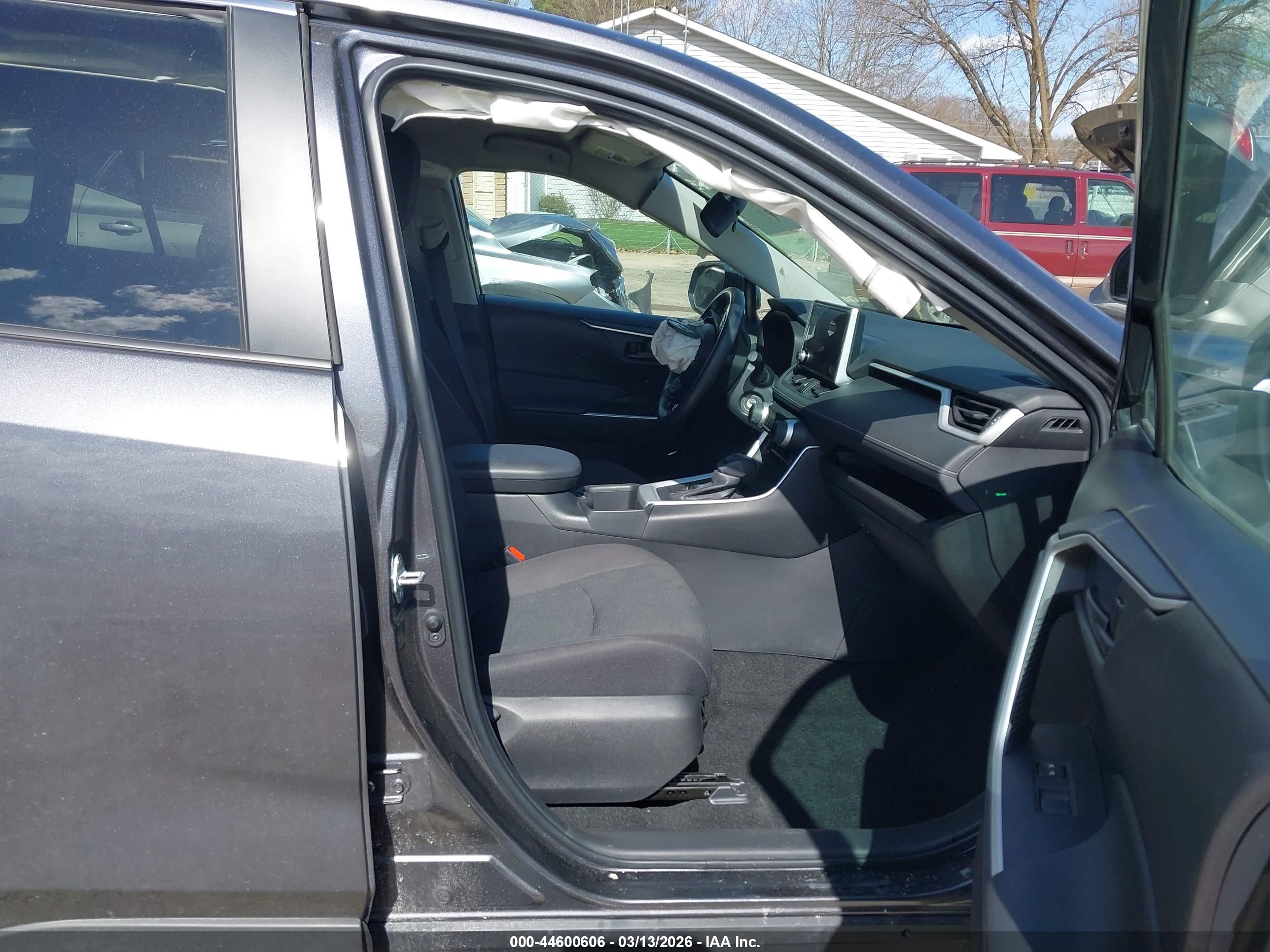 TOYOTA RAV4 image 5