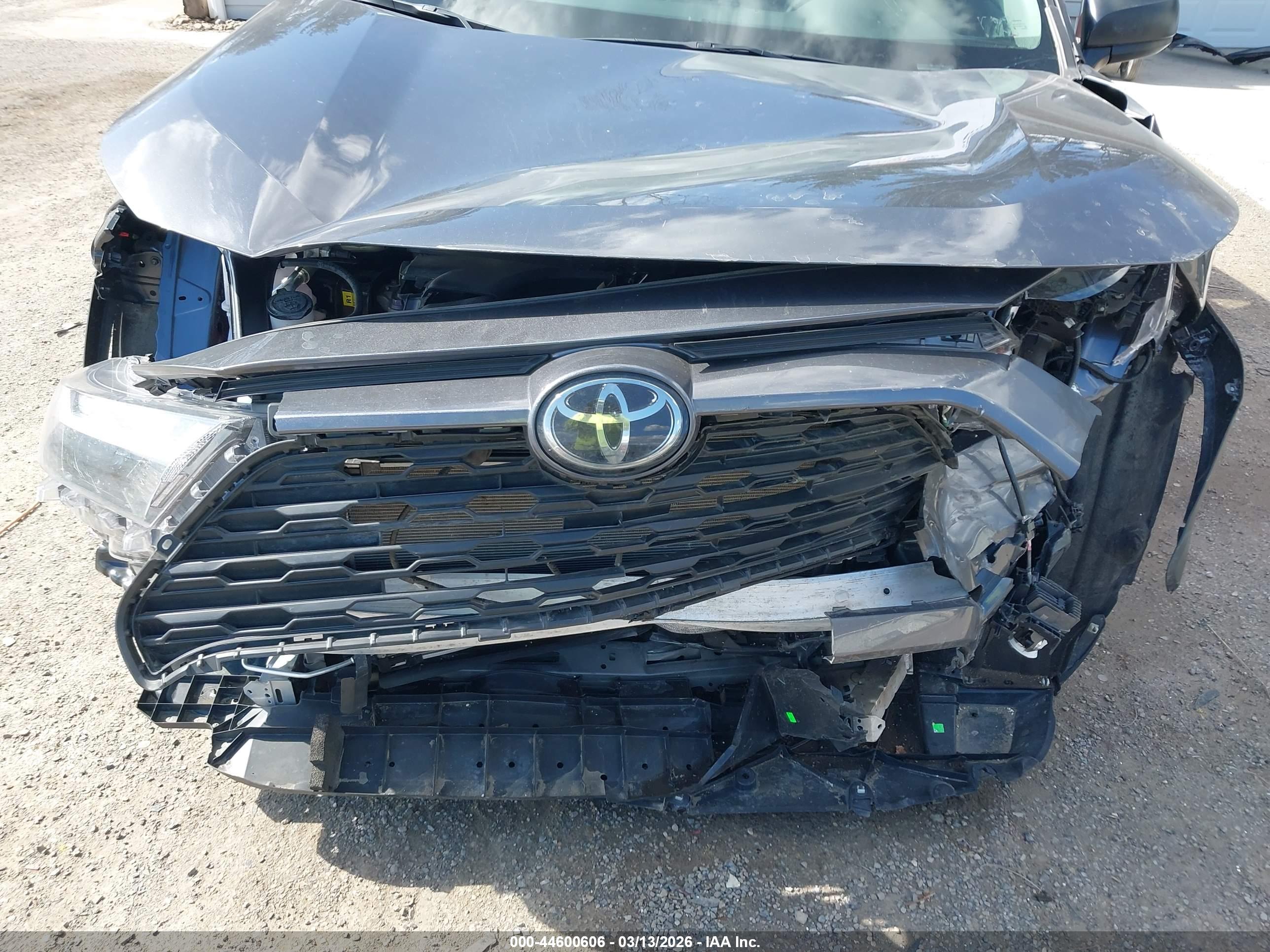 TOYOTA RAV4 image 6