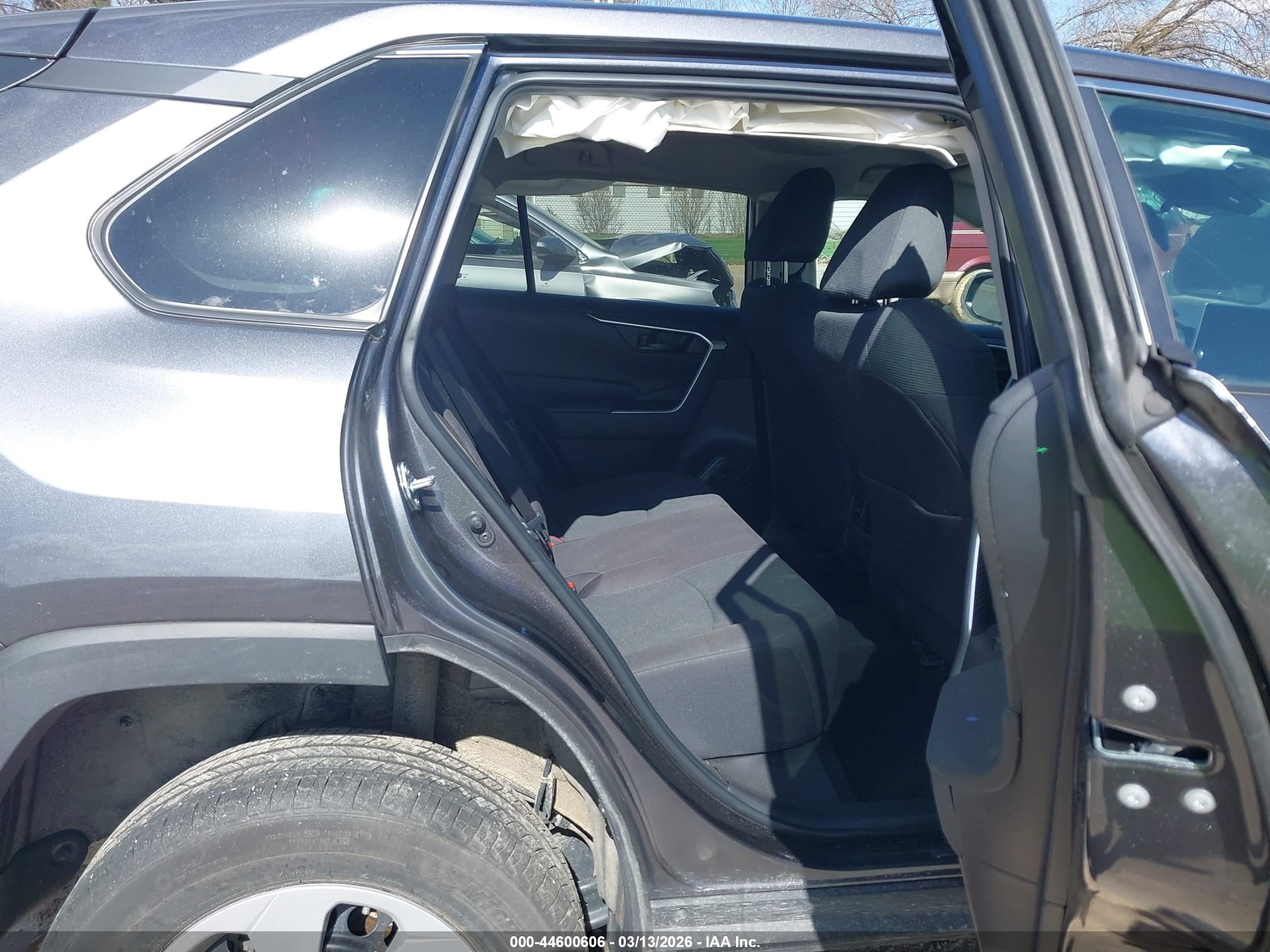 TOYOTA RAV4 image 8