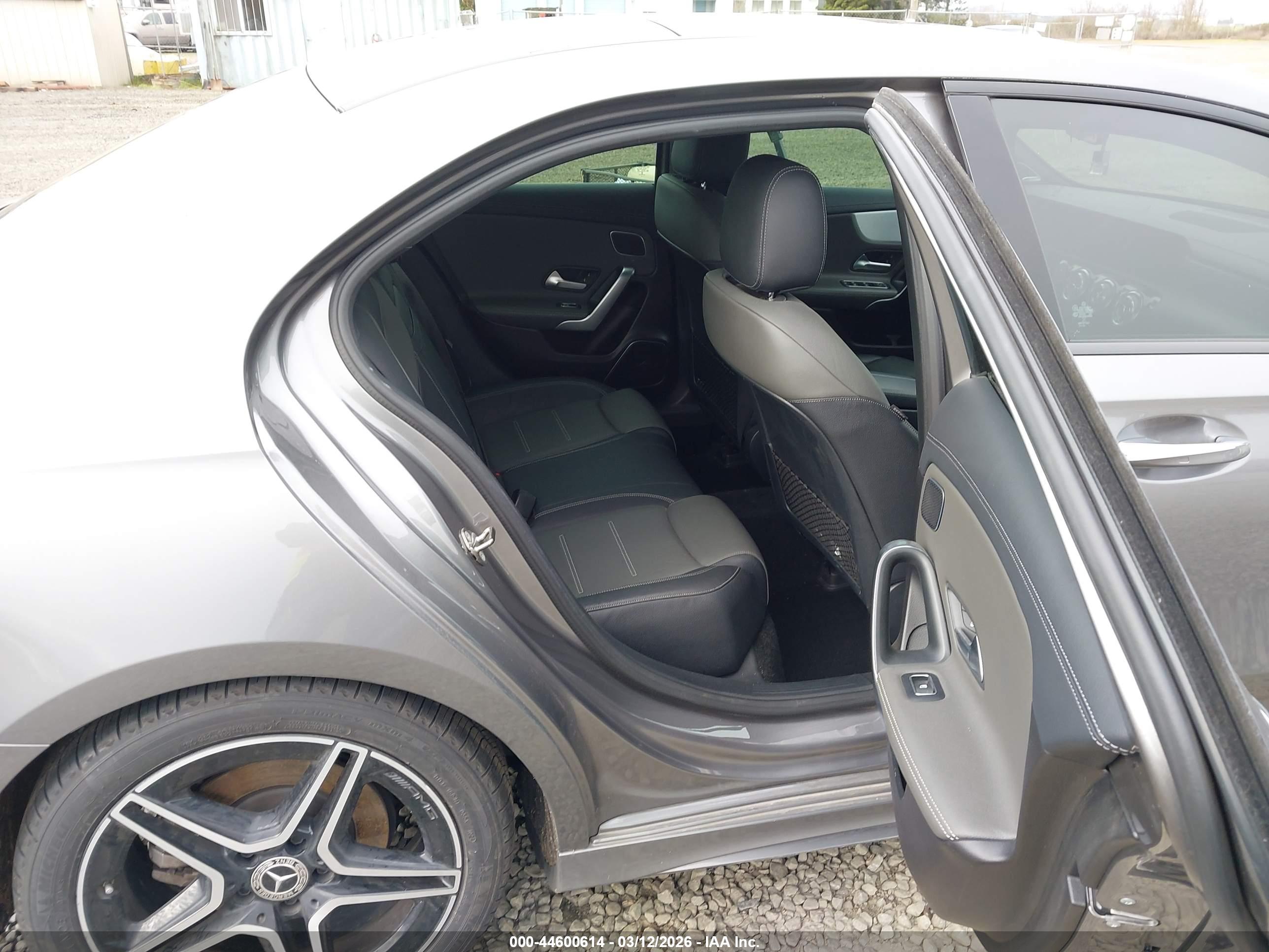 MERCEDES-BENZ A image 8