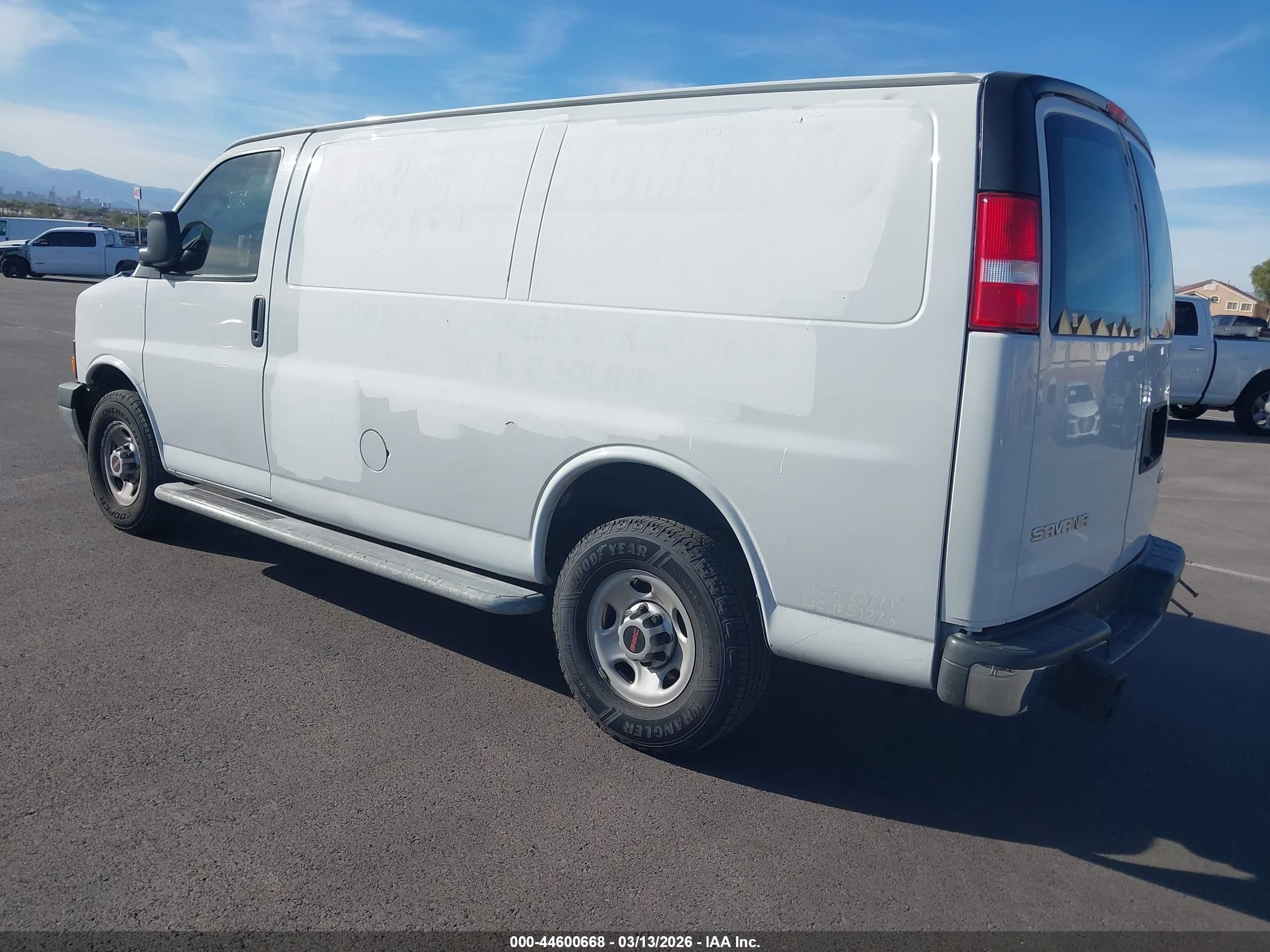 GMC SAVANA image 3