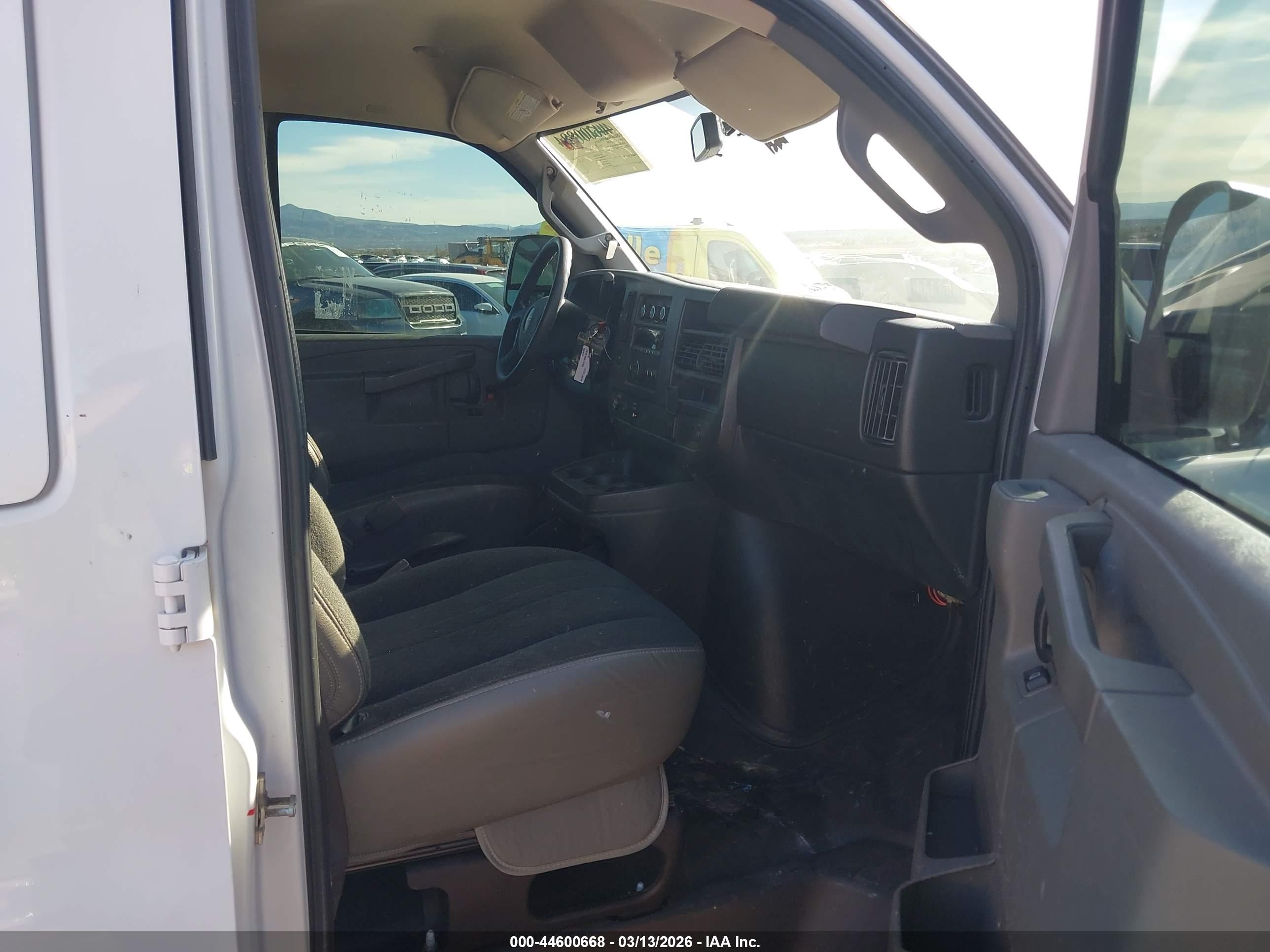 GMC SAVANA image 5