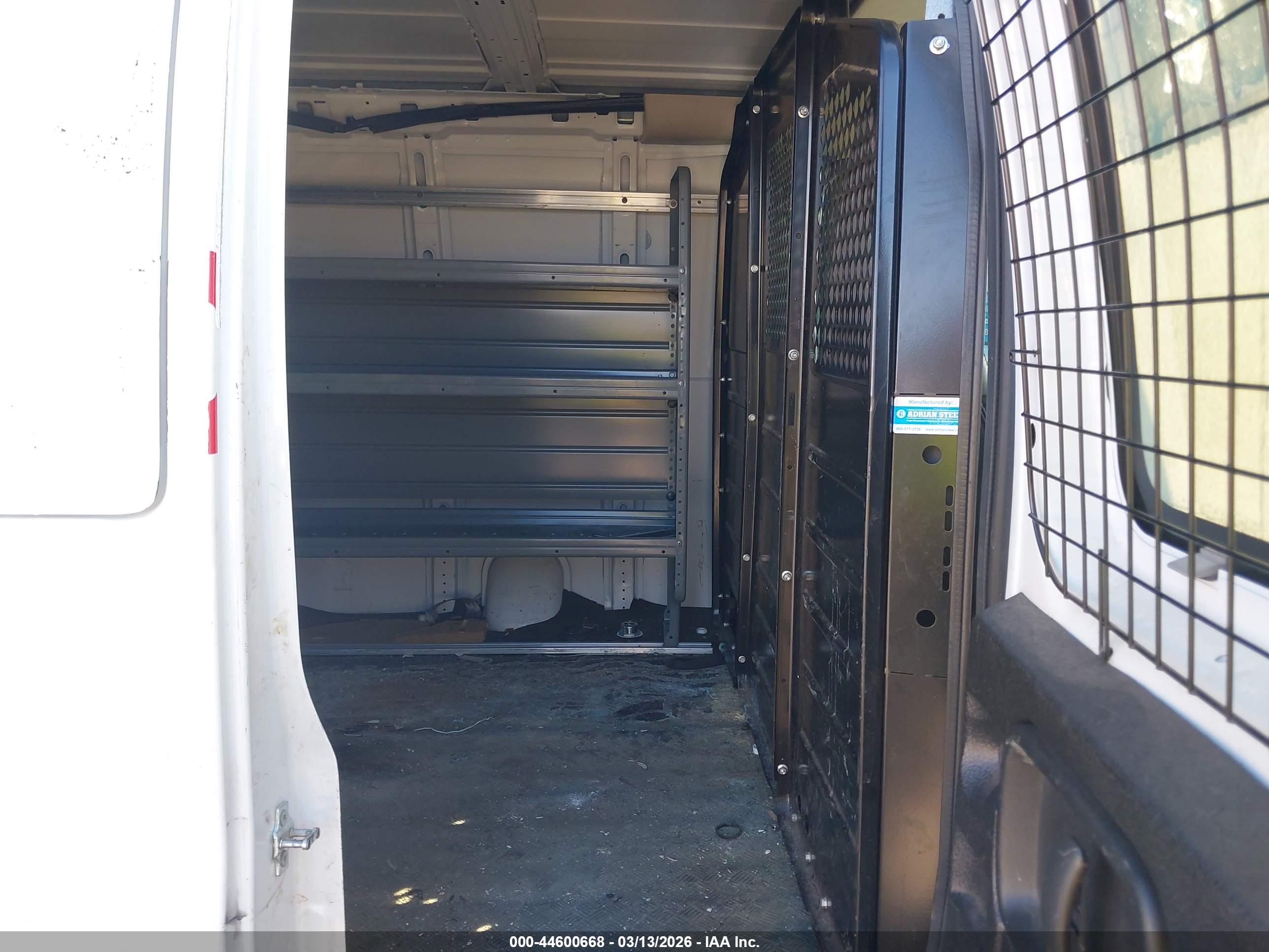 GMC SAVANA image 8