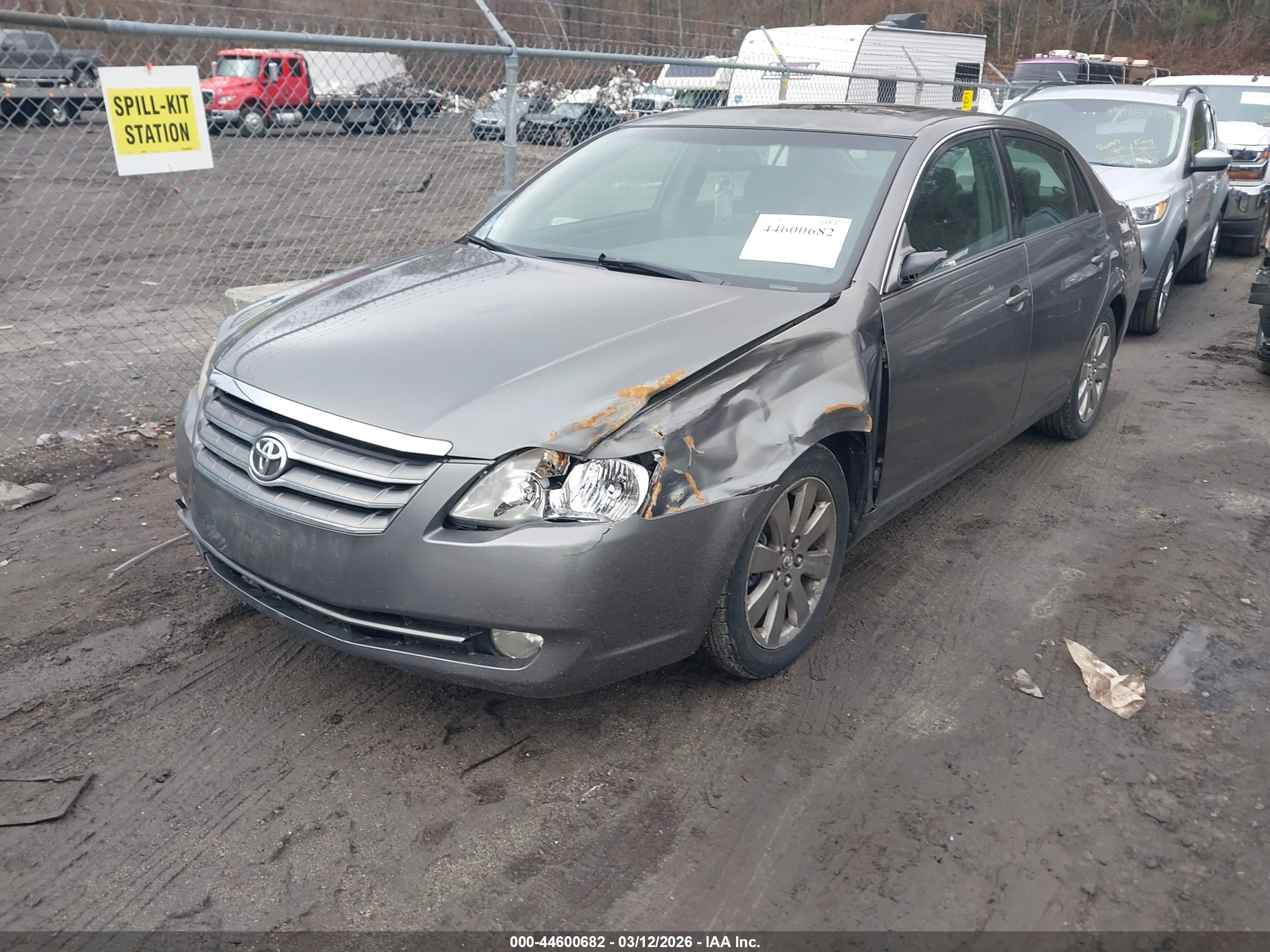 TOYOTA AVALON image 2