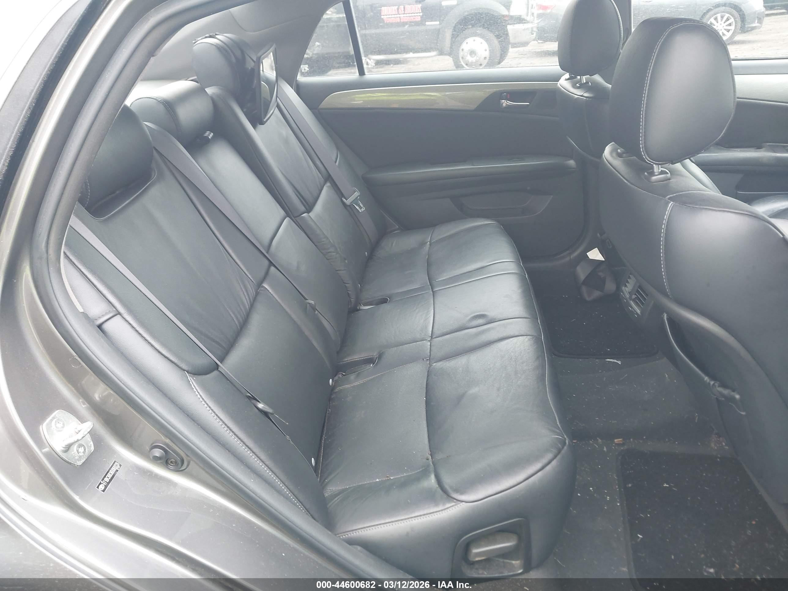 TOYOTA AVALON image 8