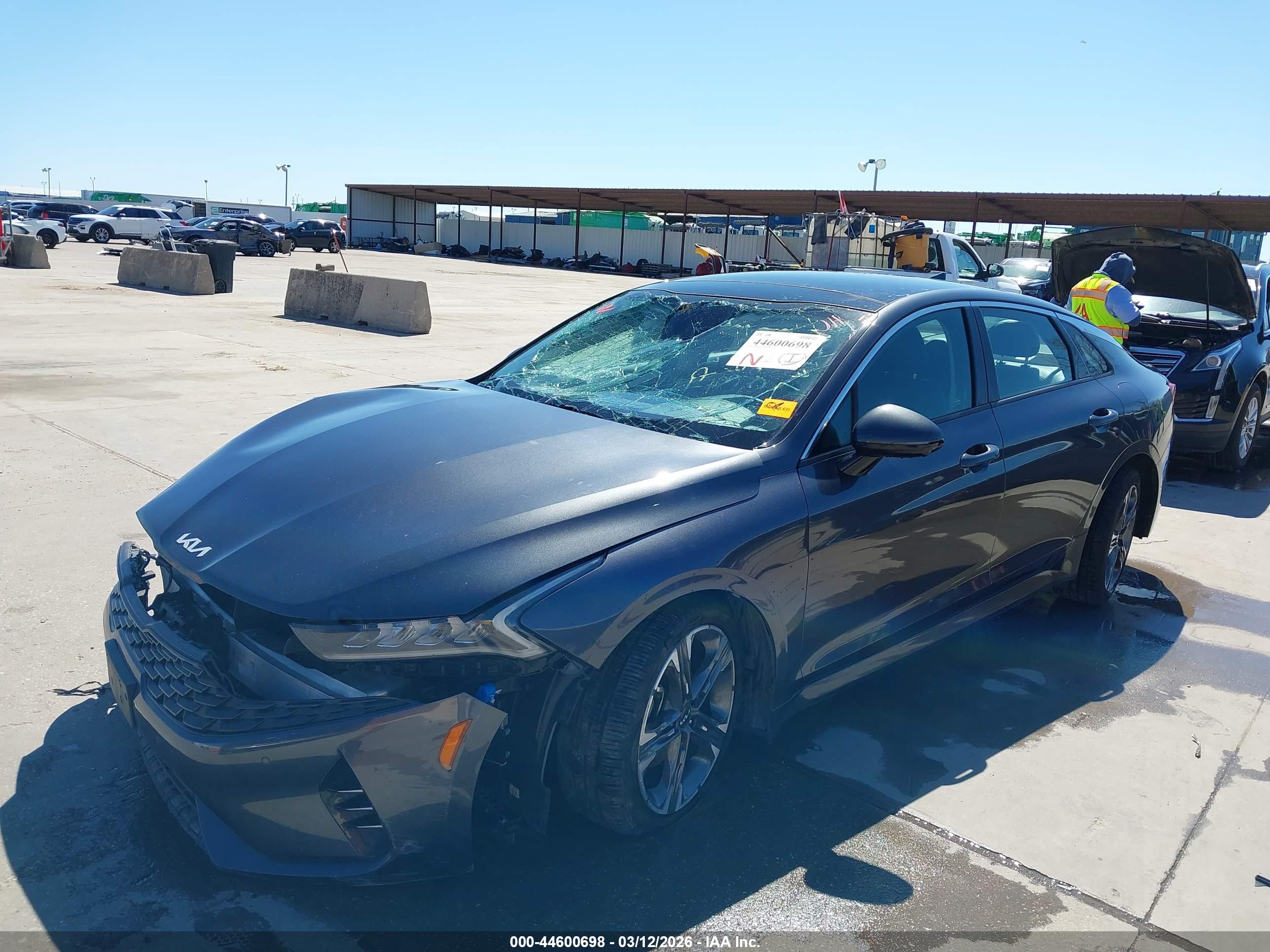 KIA K5 image 2
