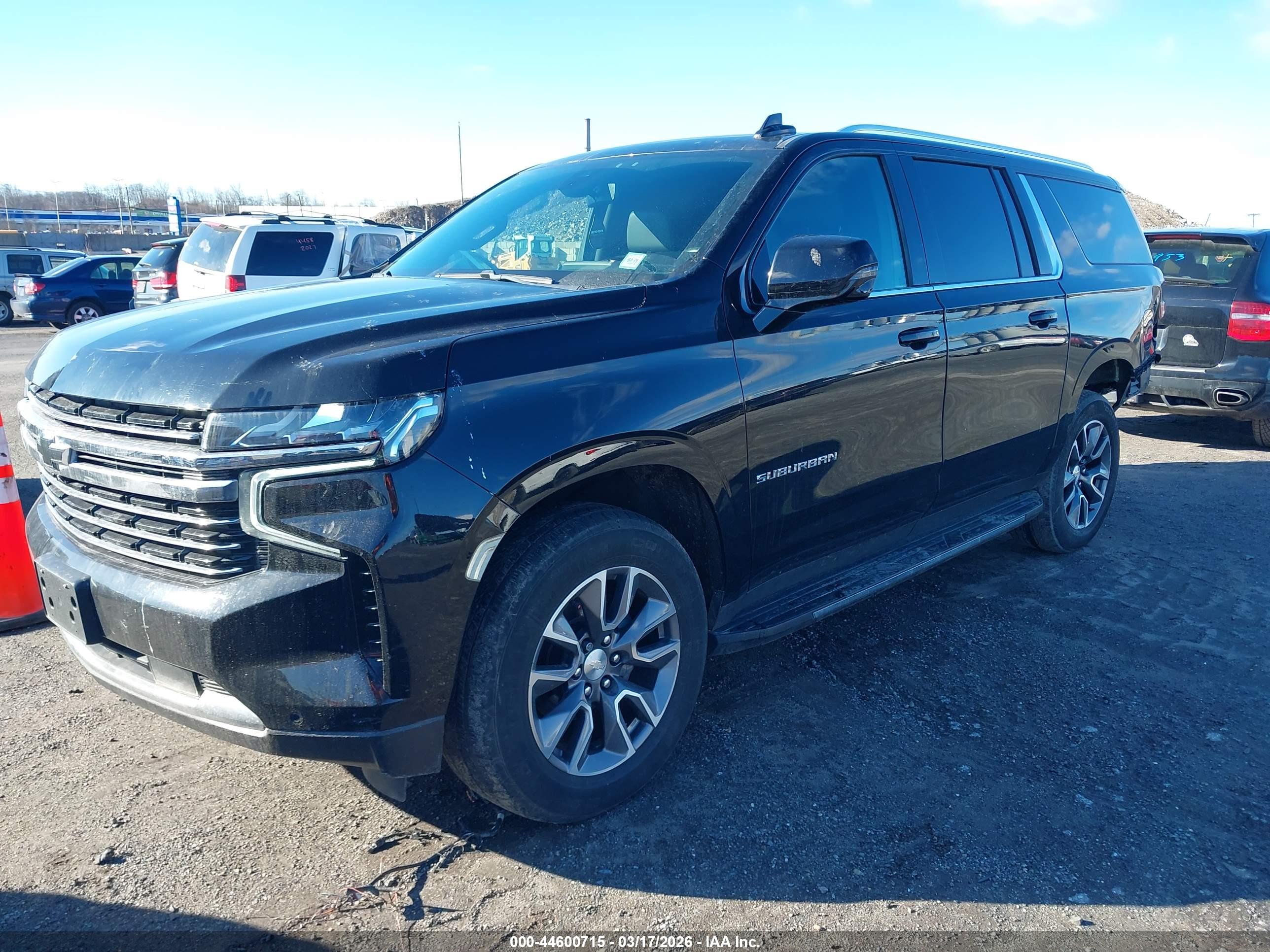 CHEVROLET SUBURBAN image 2