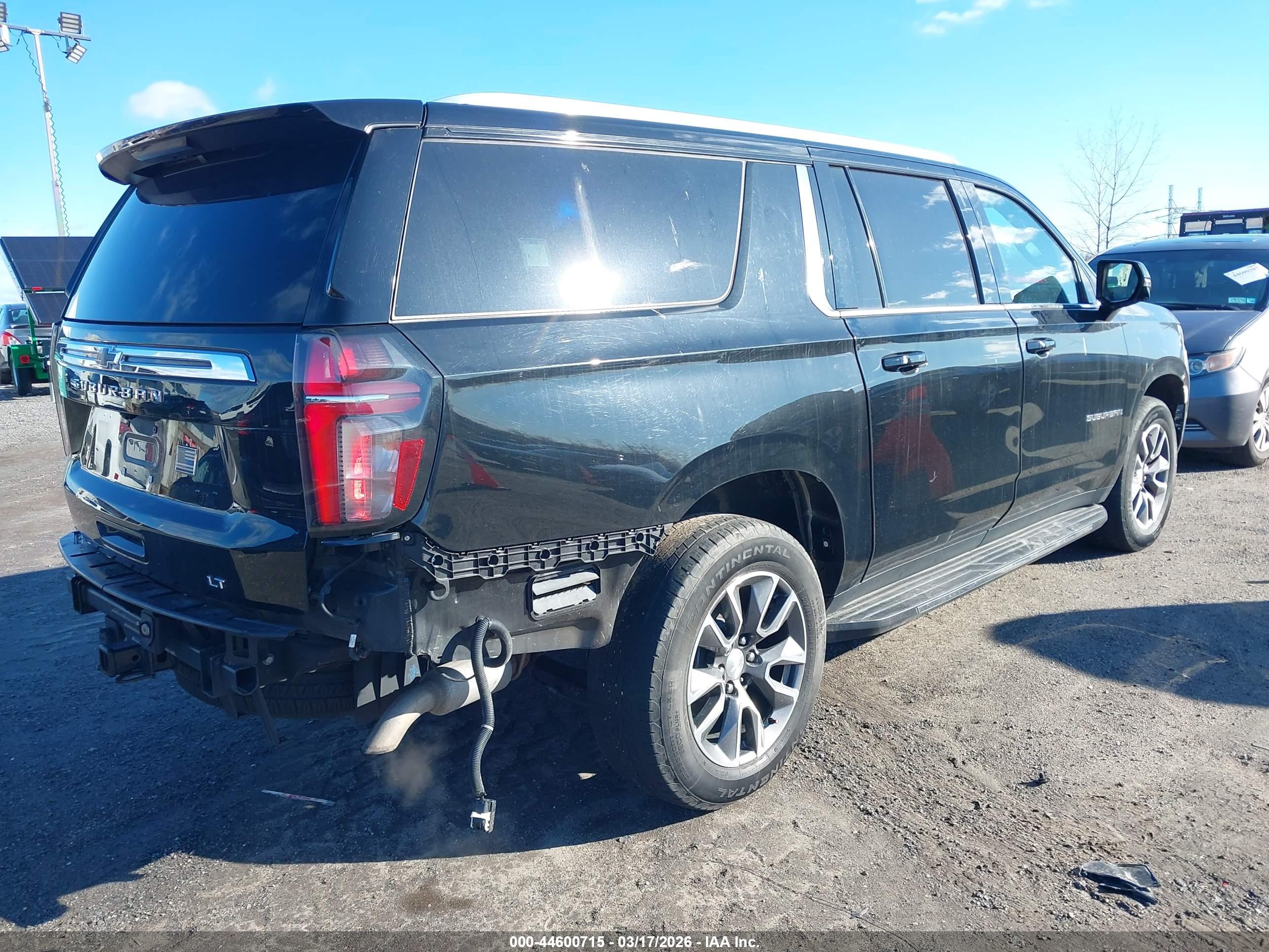 CHEVROLET SUBURBAN image 4