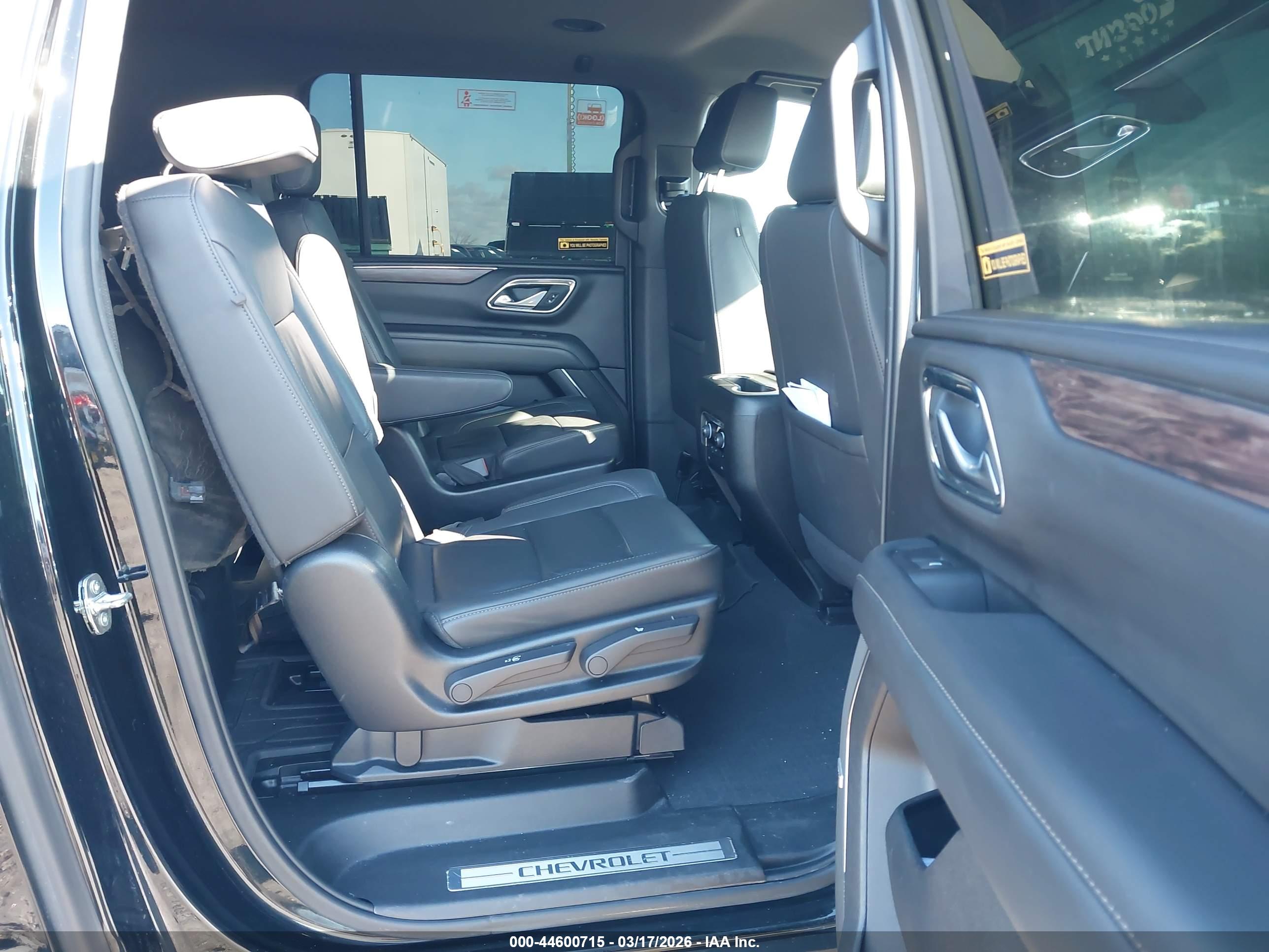 CHEVROLET SUBURBAN image 8