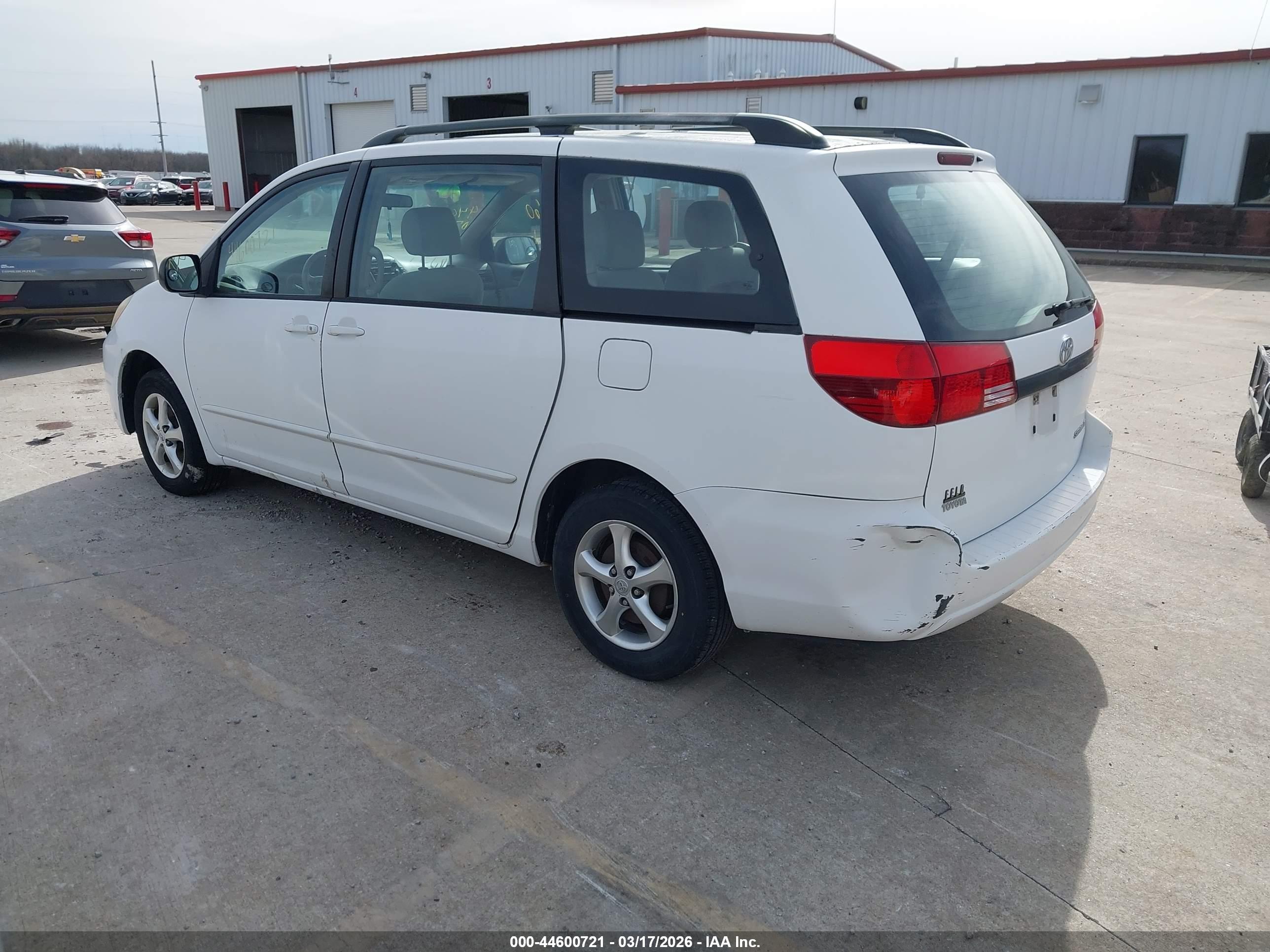 TOYOTA SIENNA image 3