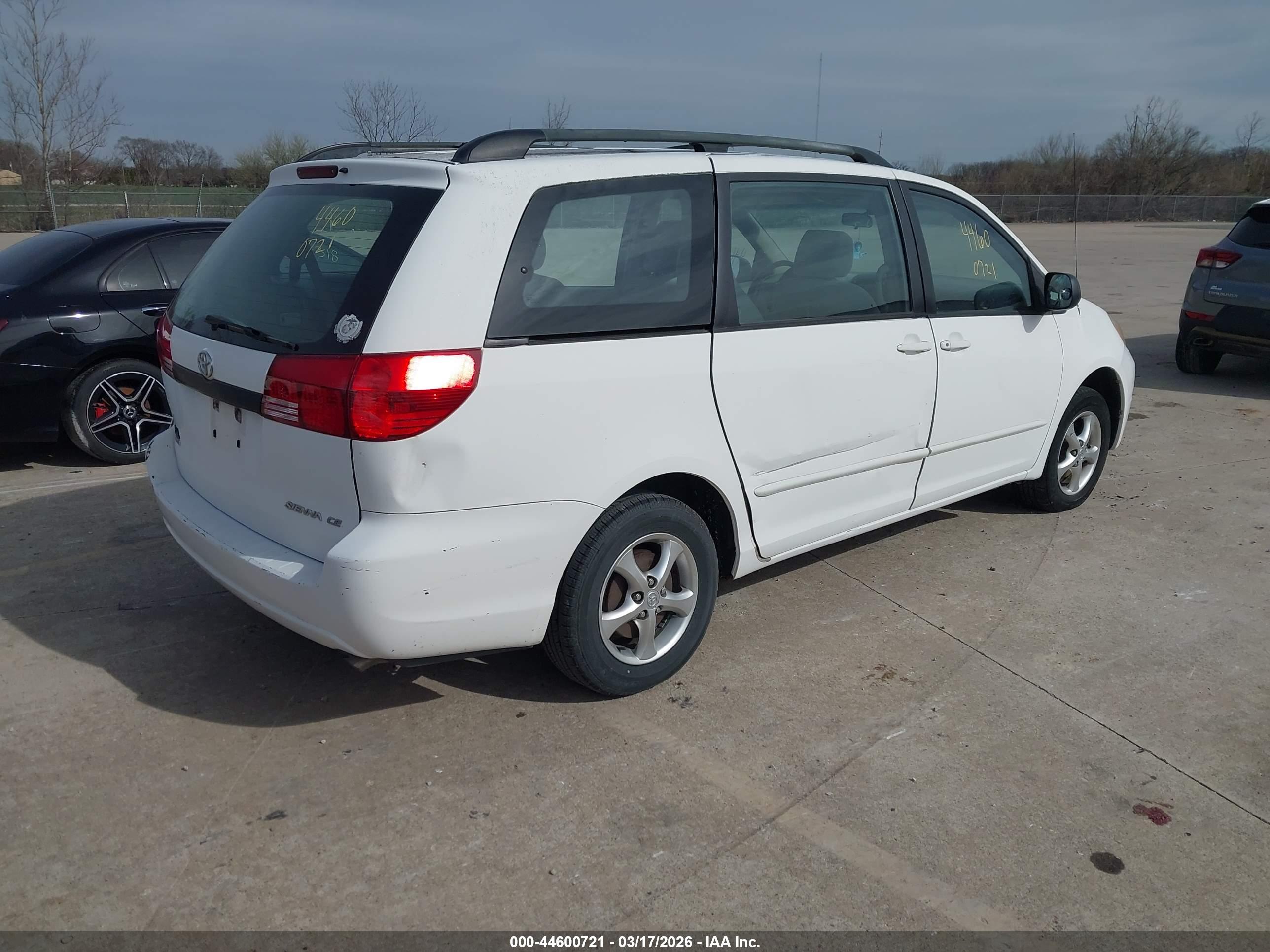 TOYOTA SIENNA image 4