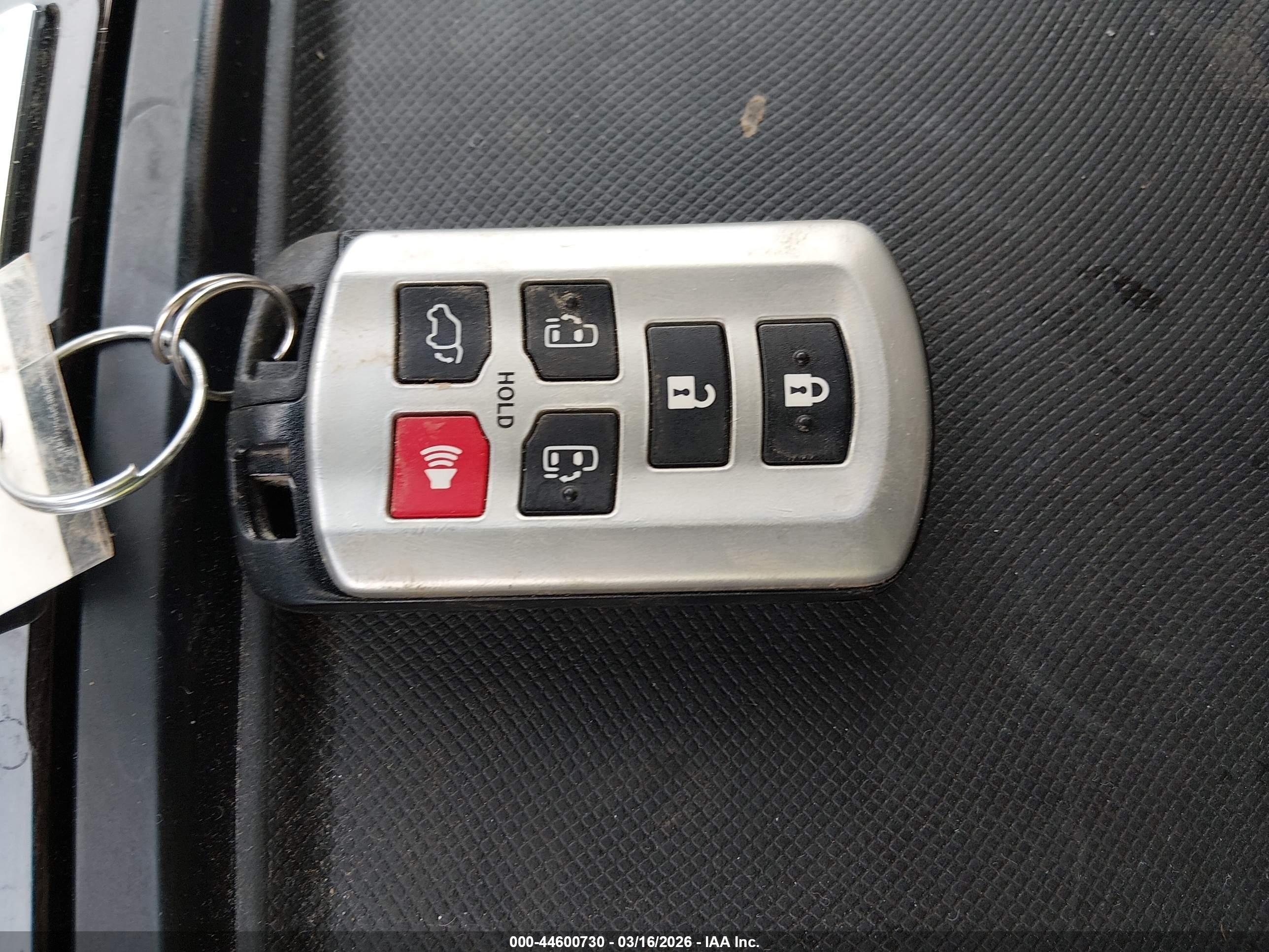 TOYOTA SIENNA image 11