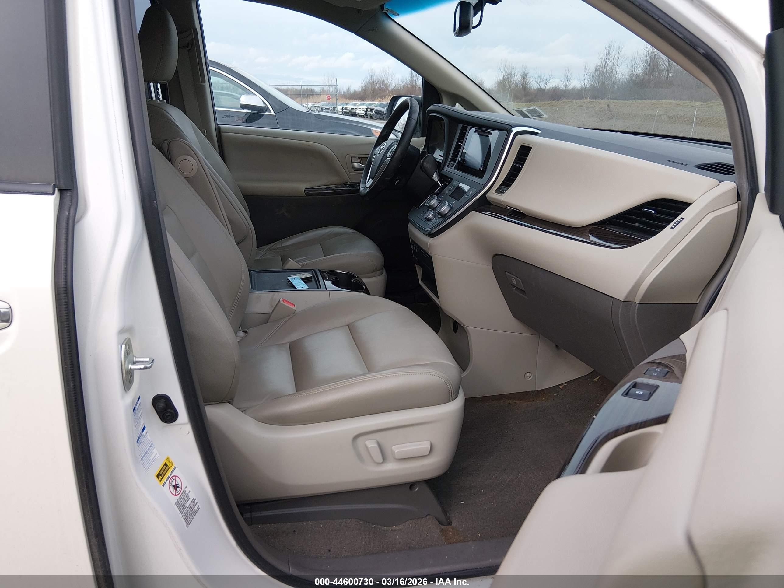 TOYOTA SIENNA image 5