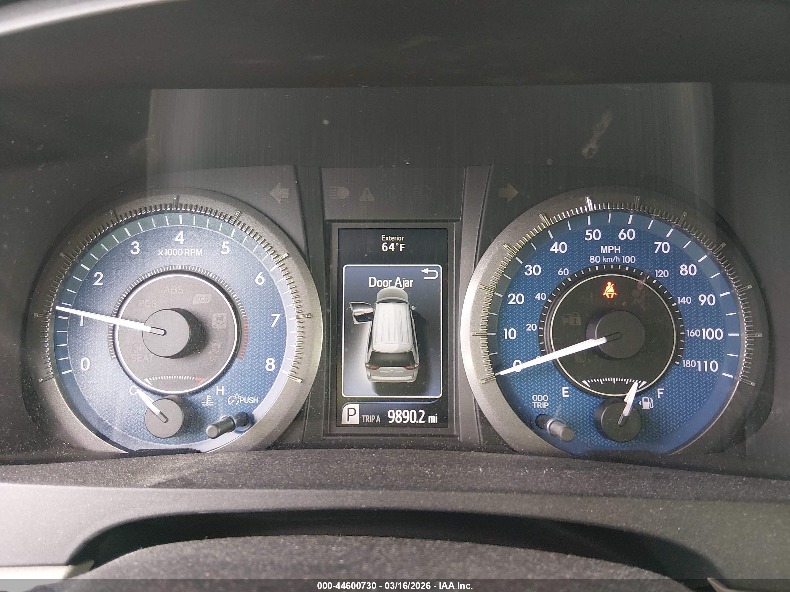 TOYOTA SIENNA image 7
