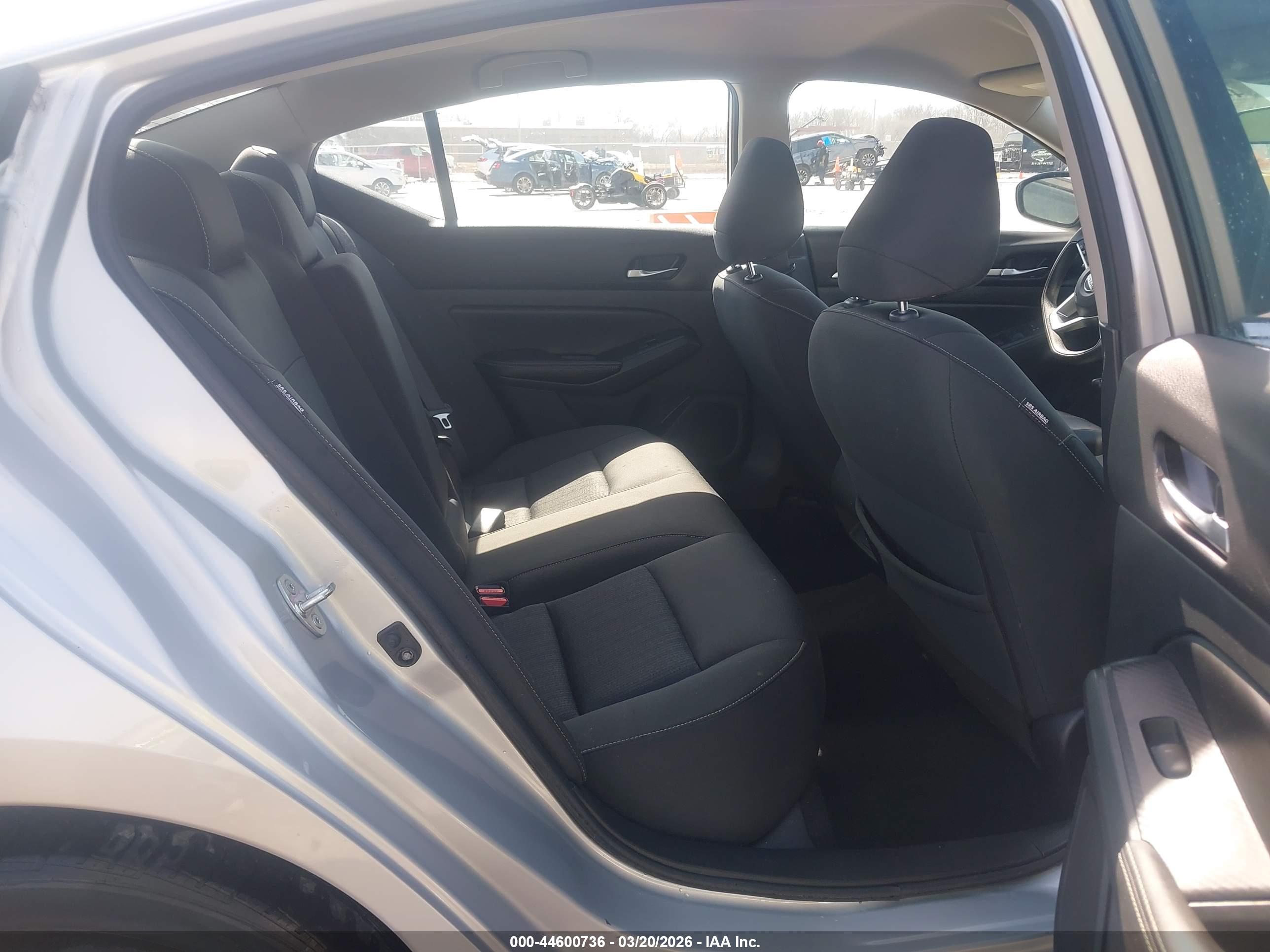 NISSAN ALTIMA image 8