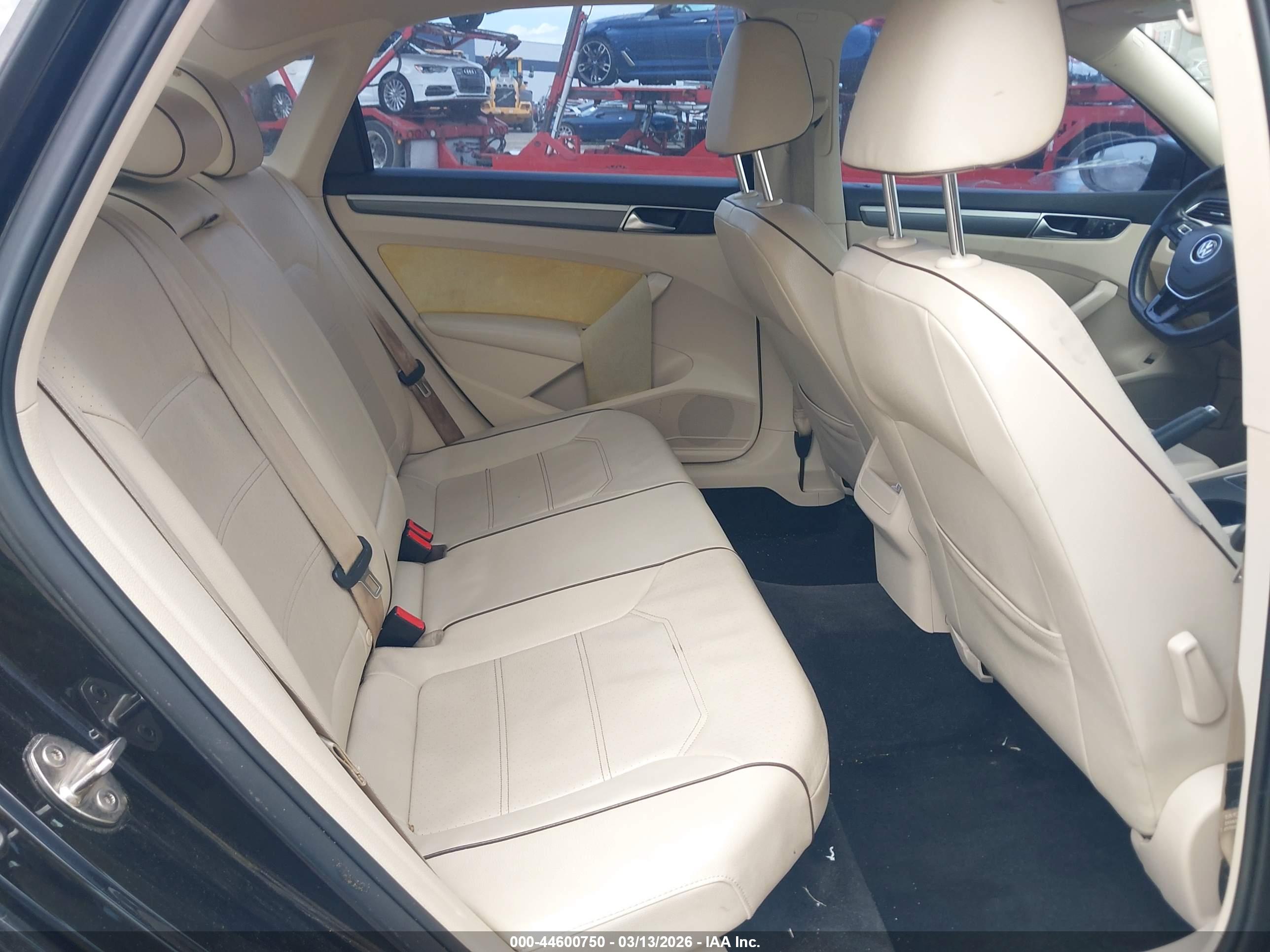 VOLKSWAGEN PASSAT image 8