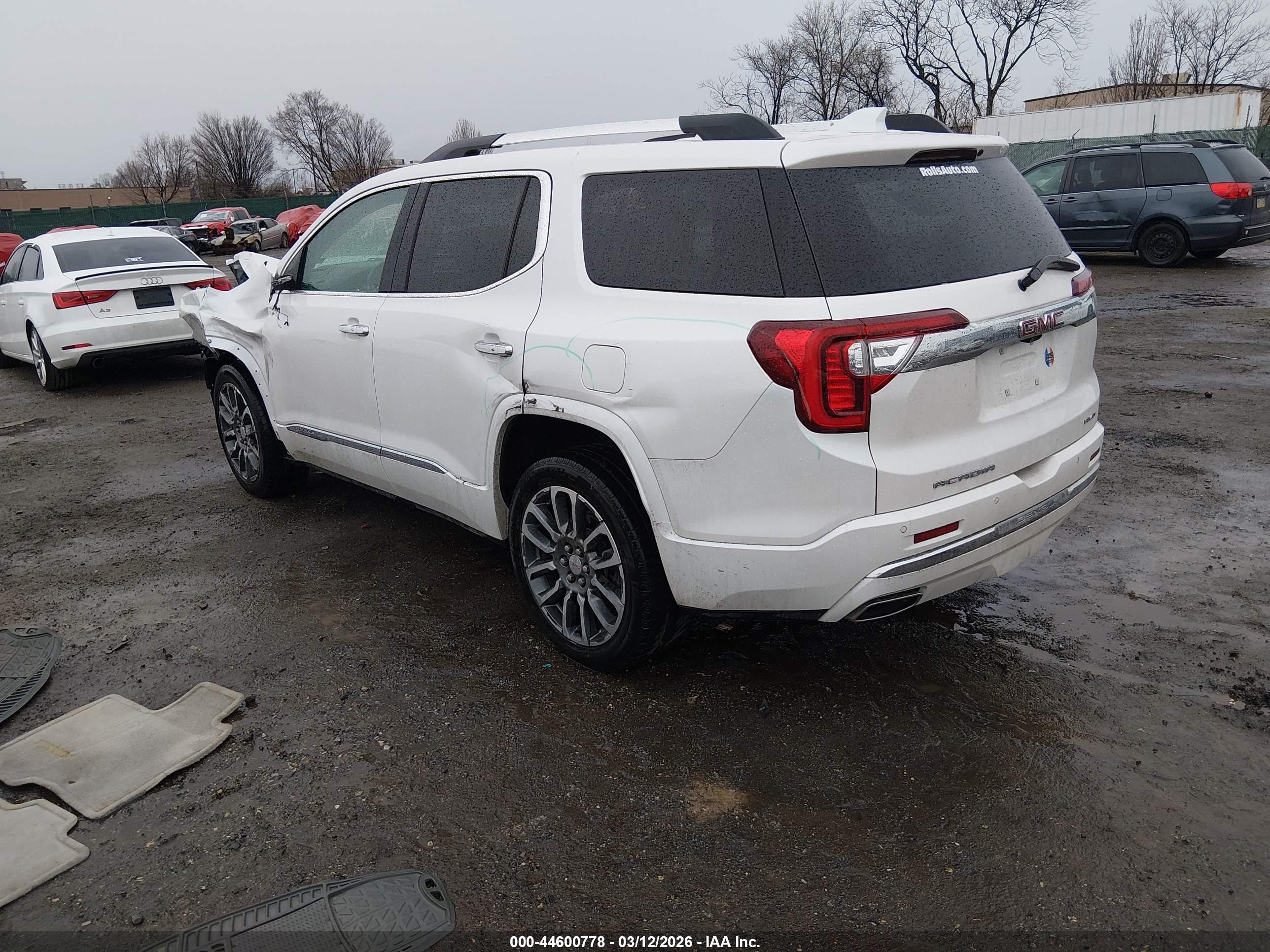 GMC ACADIA image 3