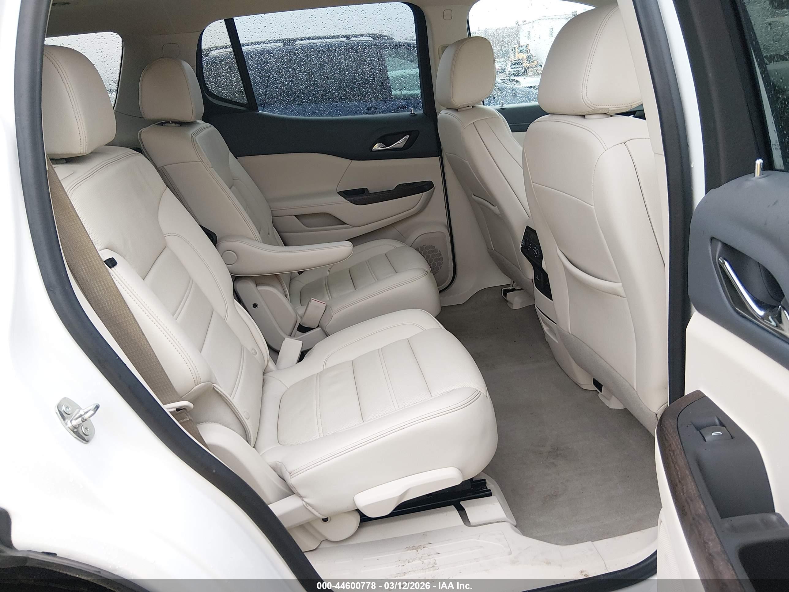 GMC ACADIA image 8