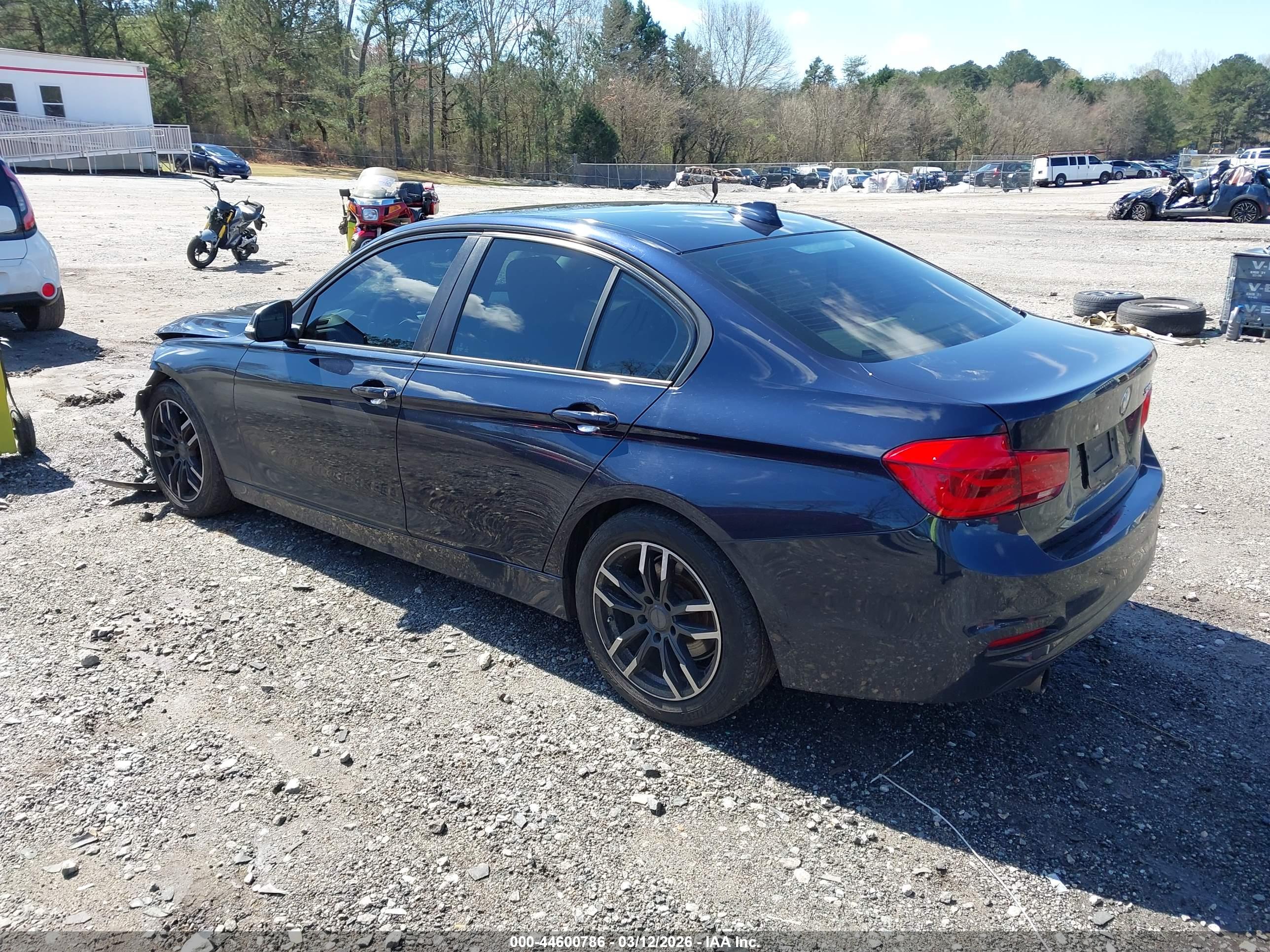 BMW 320I image 3