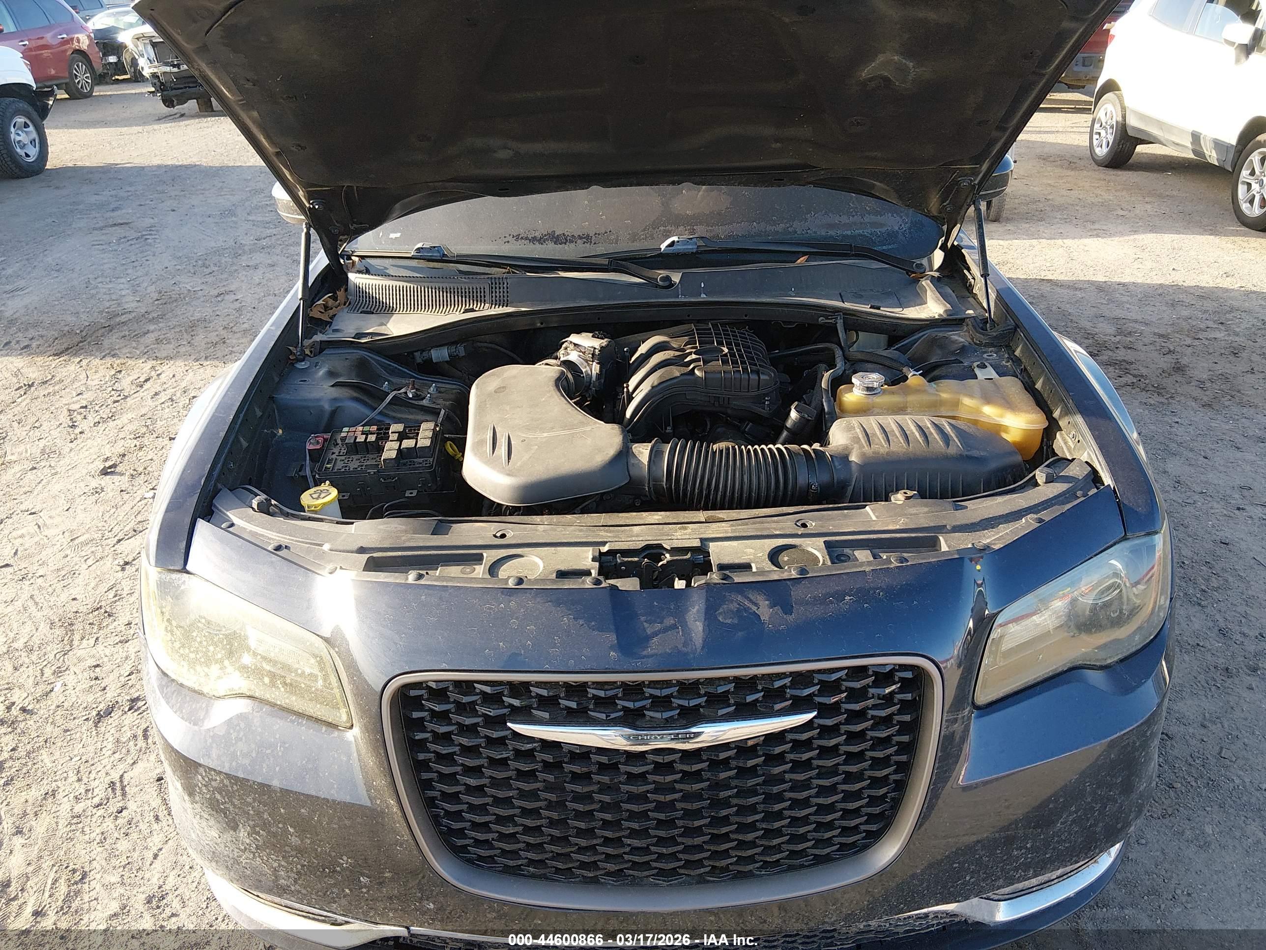 CHRYSLER 300 image 10