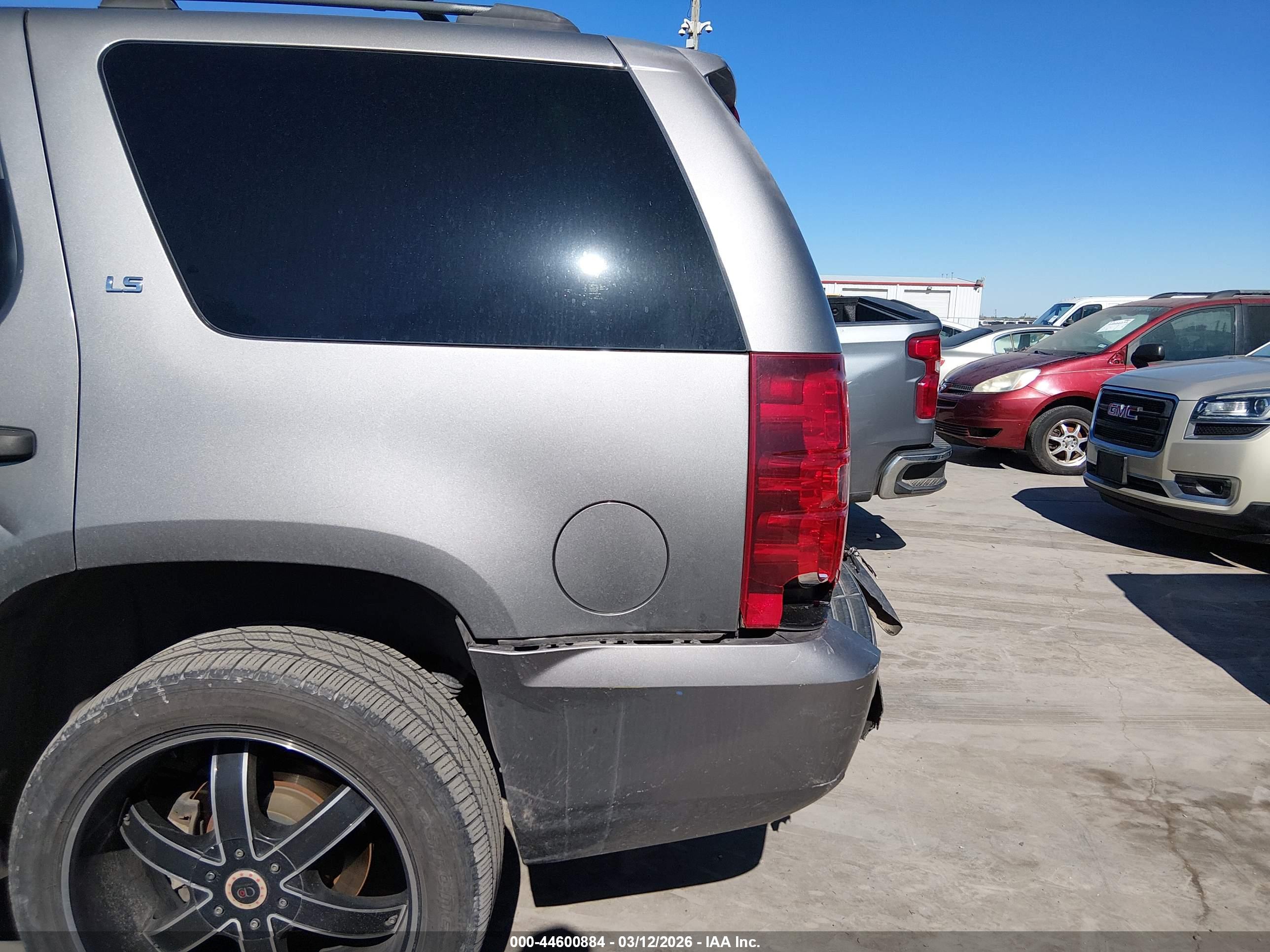 CHEVROLET TAHOE image 6