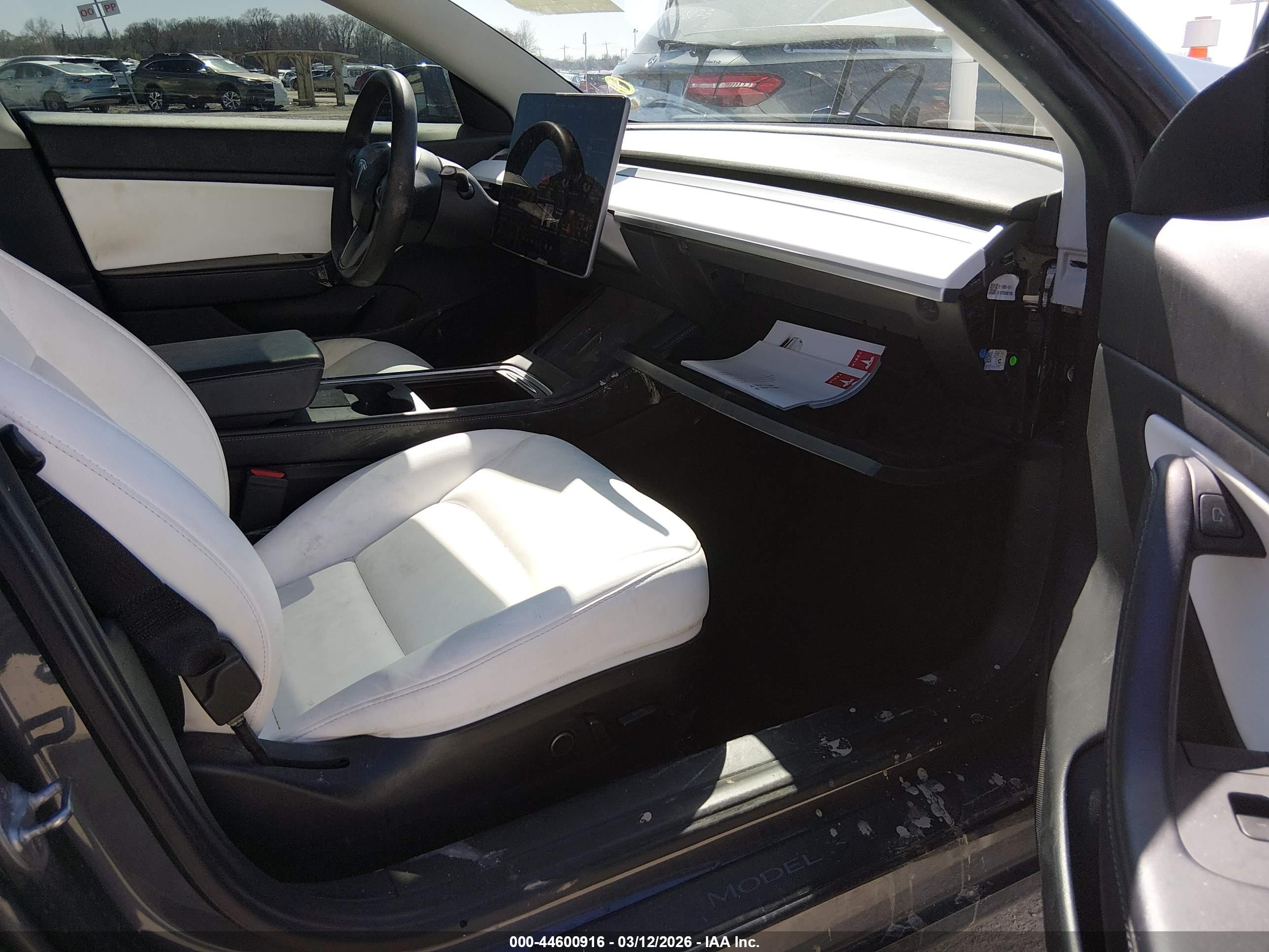 TESLA MODEL image 5