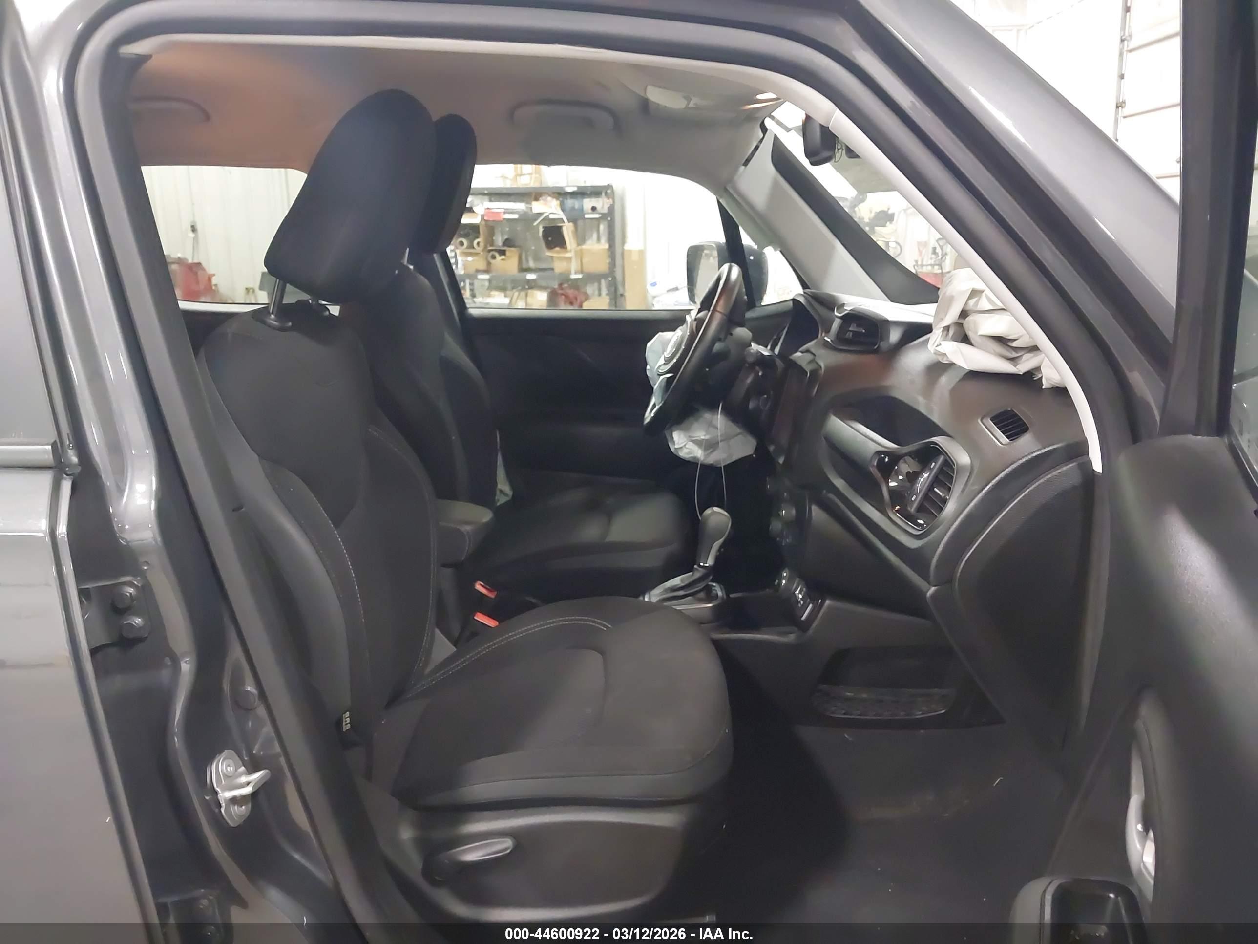 JEEP RENEGADE image 5