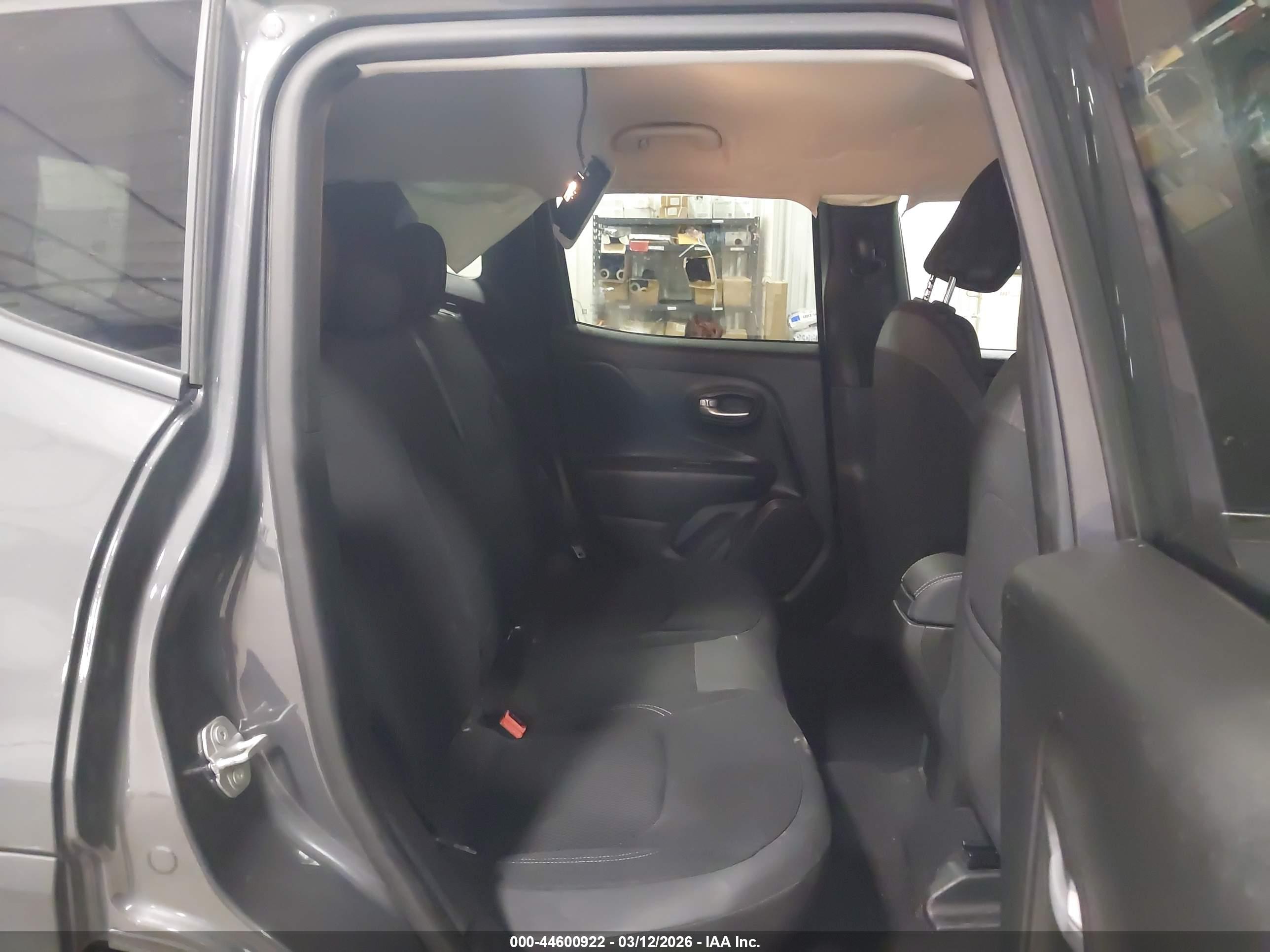 JEEP RENEGADE image 8