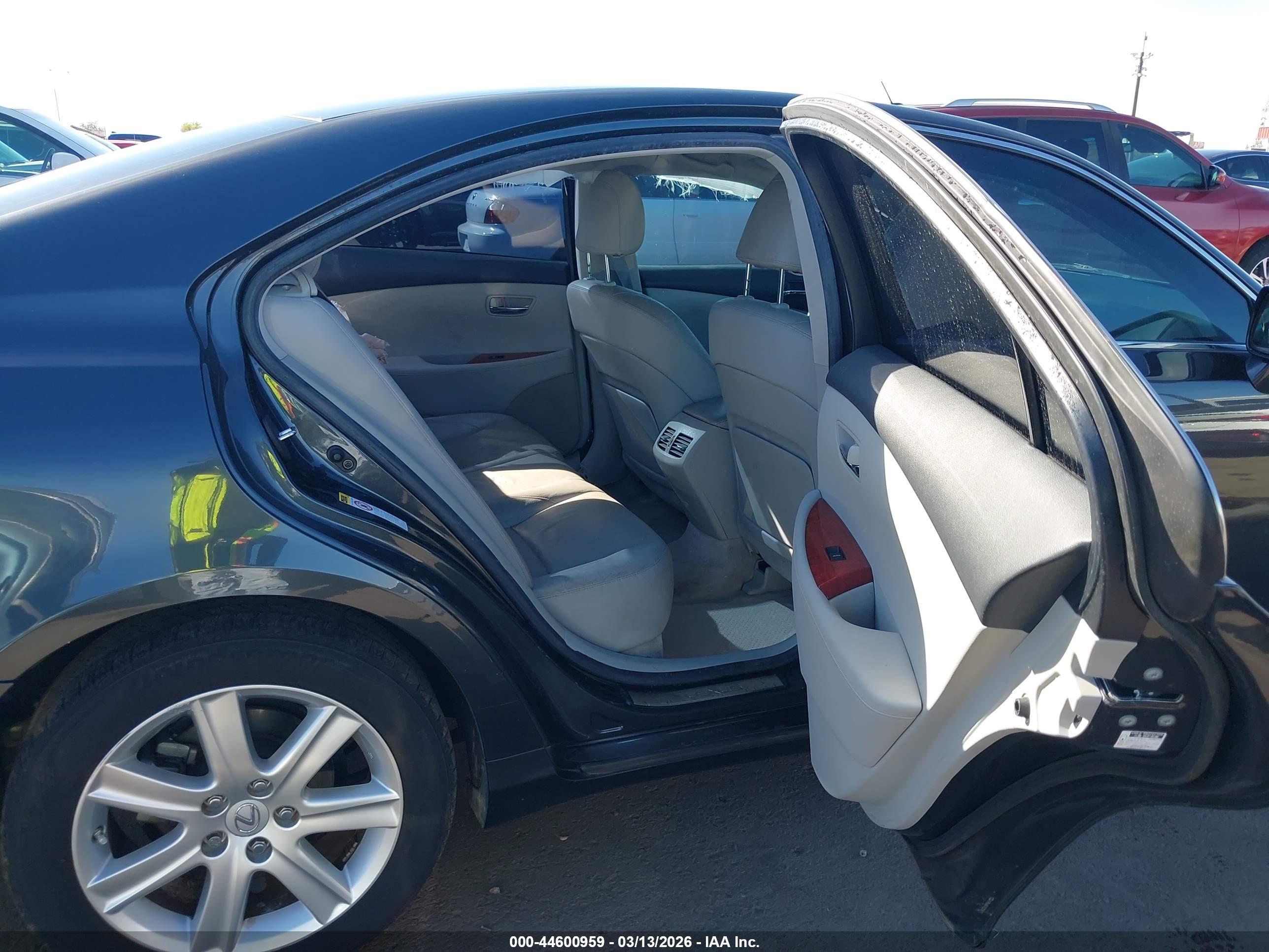 LEXUS ES image 8
