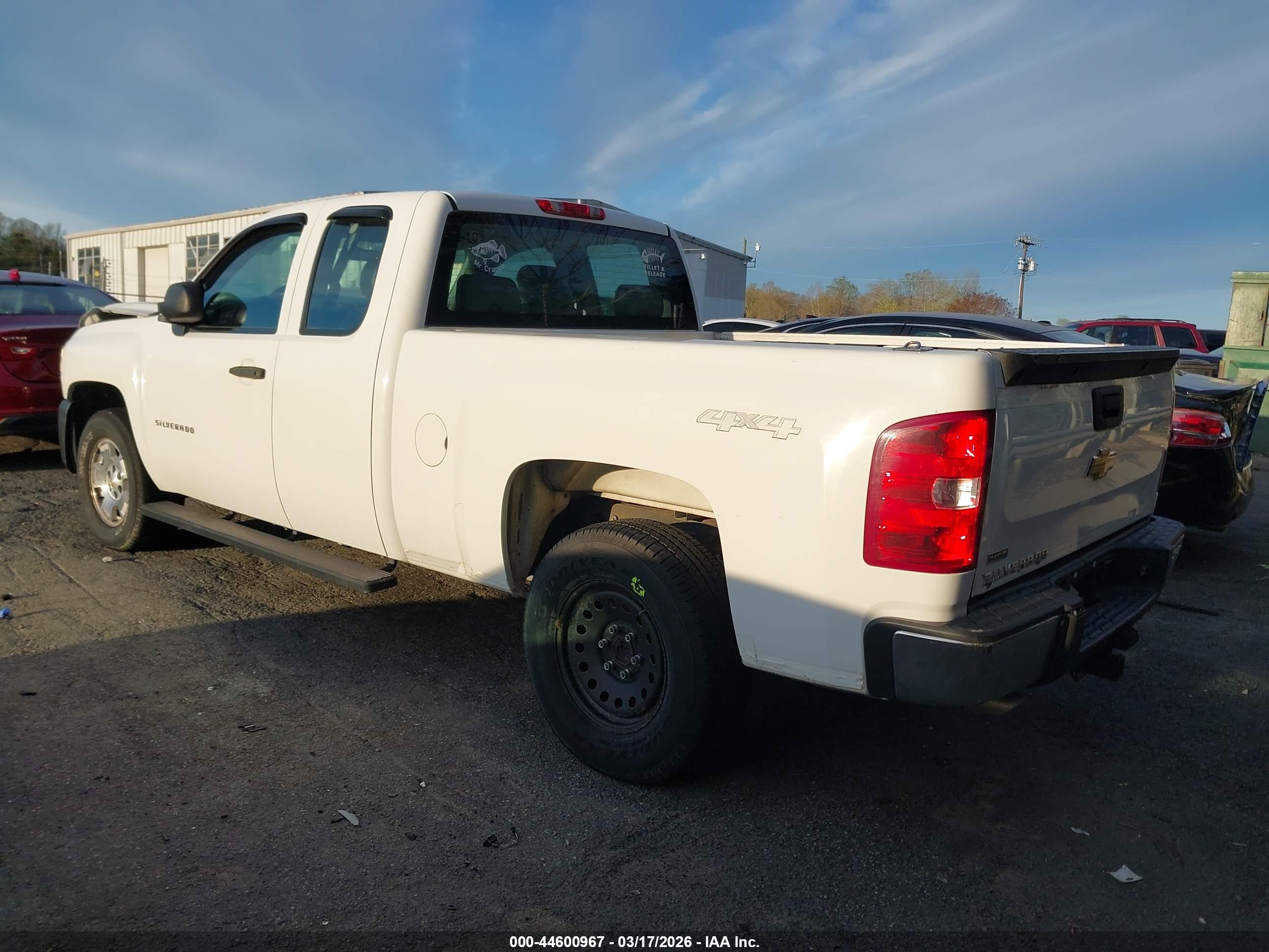 CHEVROLET SILVERADO image 3