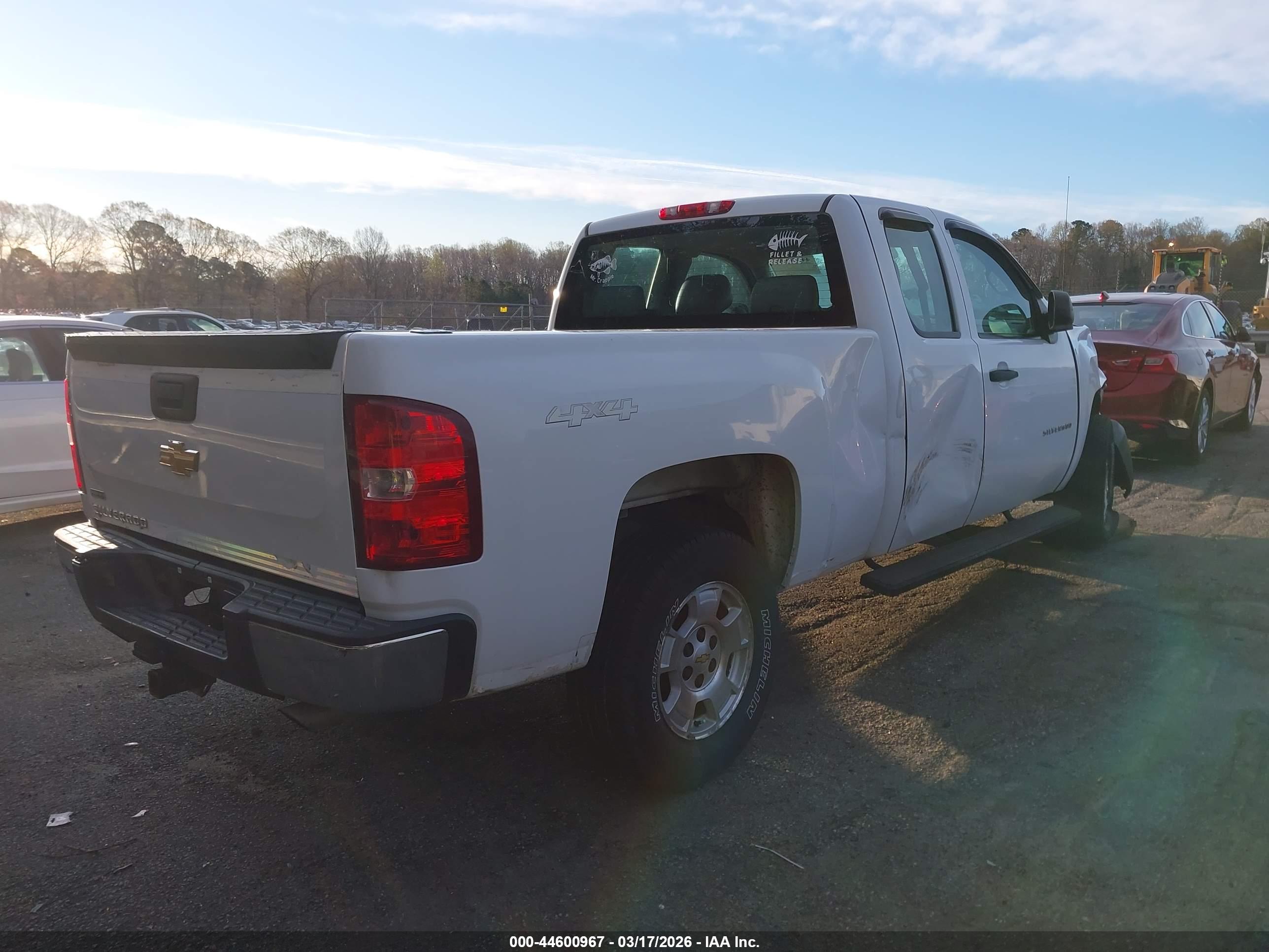 CHEVROLET SILVERADO image 4
