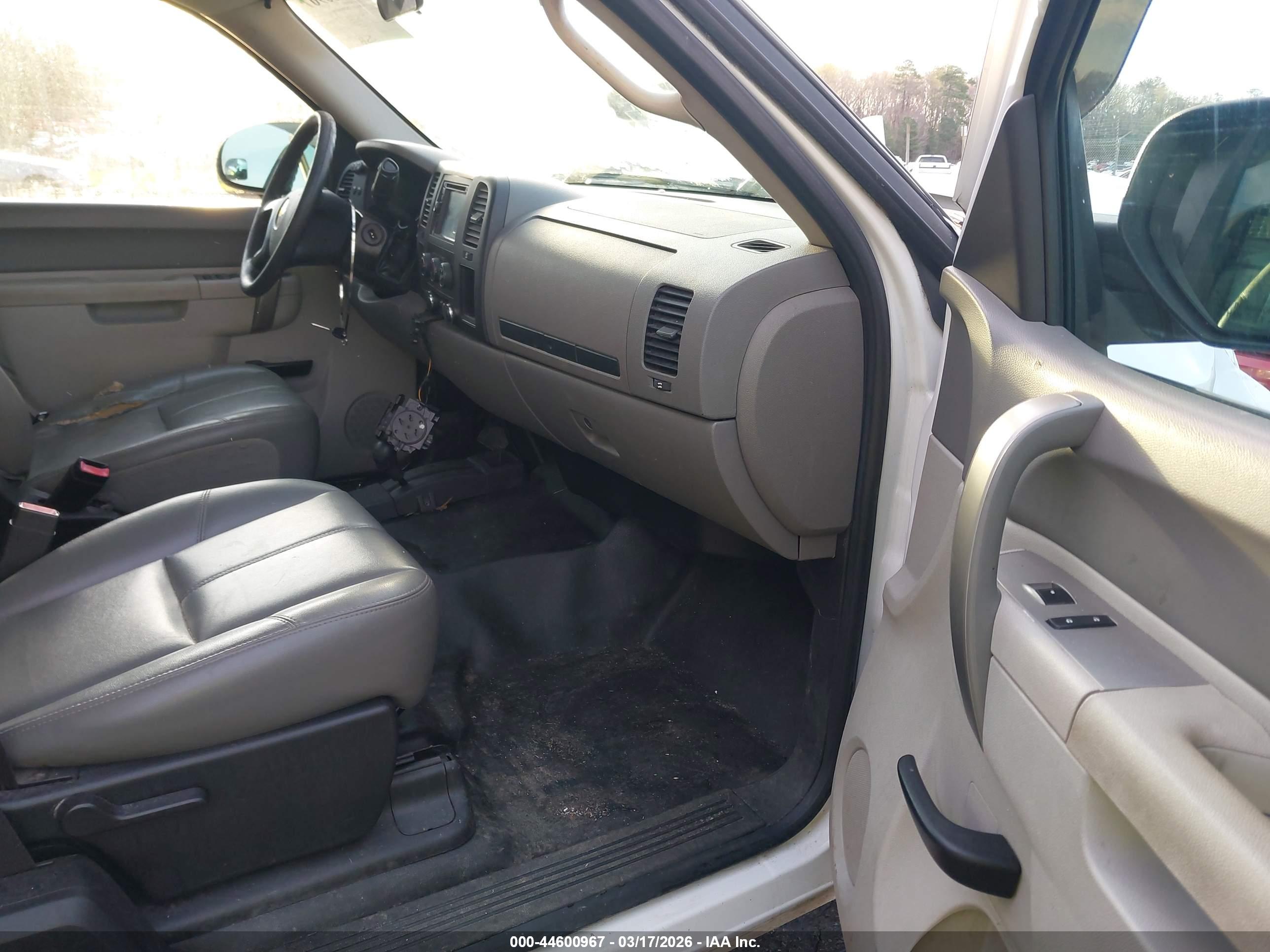 CHEVROLET SILVERADO image 5