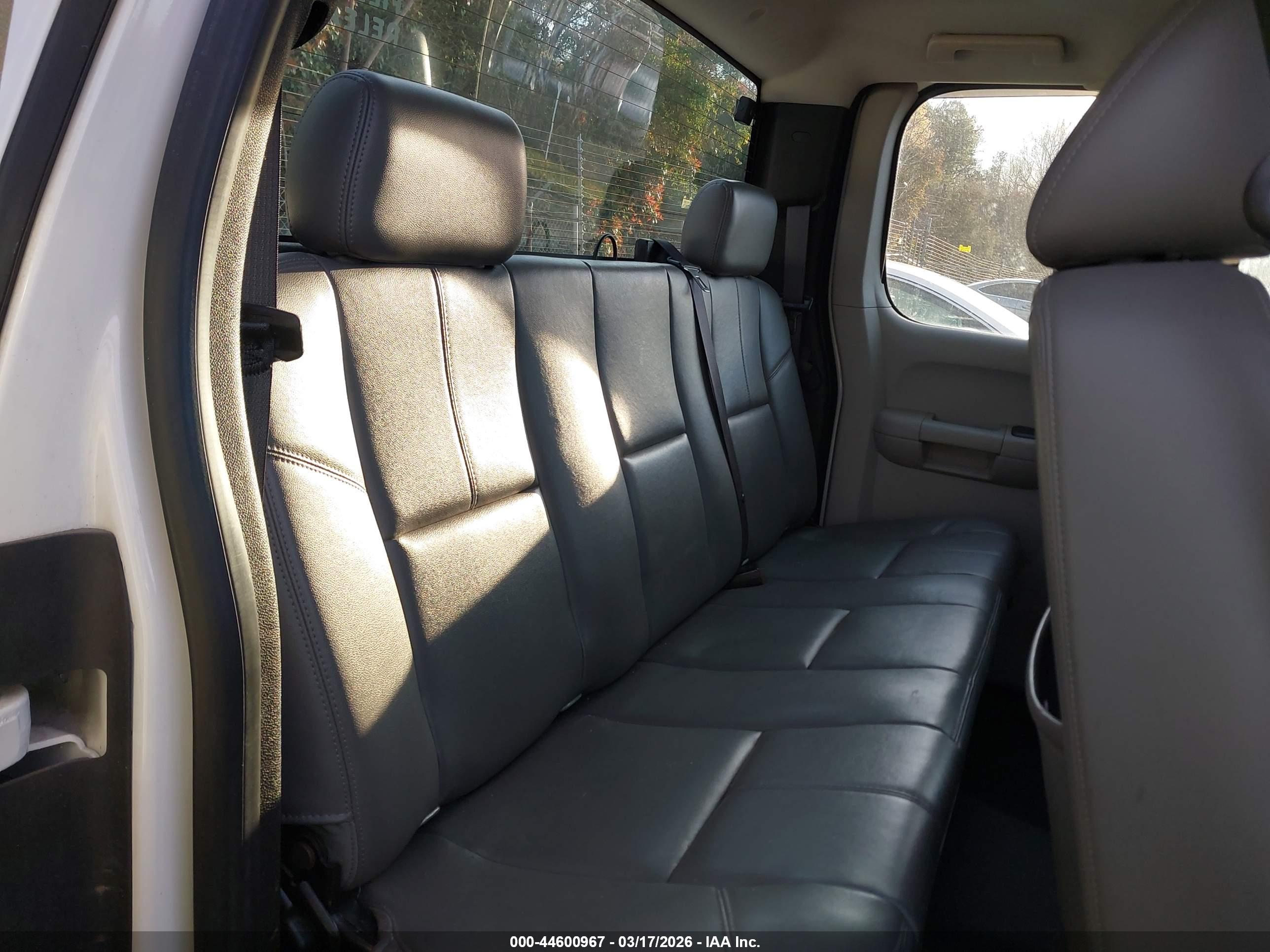 CHEVROLET SILVERADO image 8