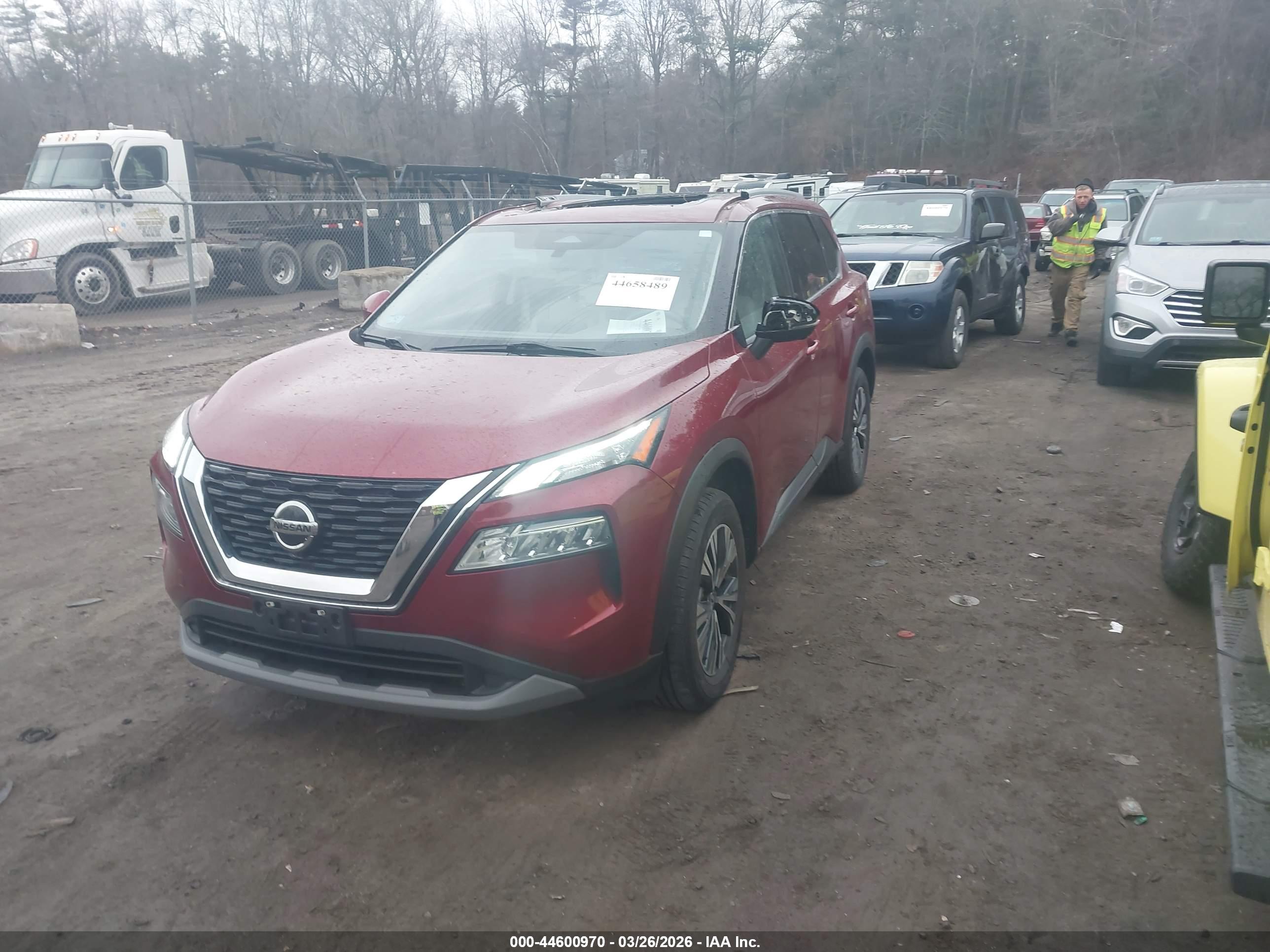 NISSAN ROGUE image 2